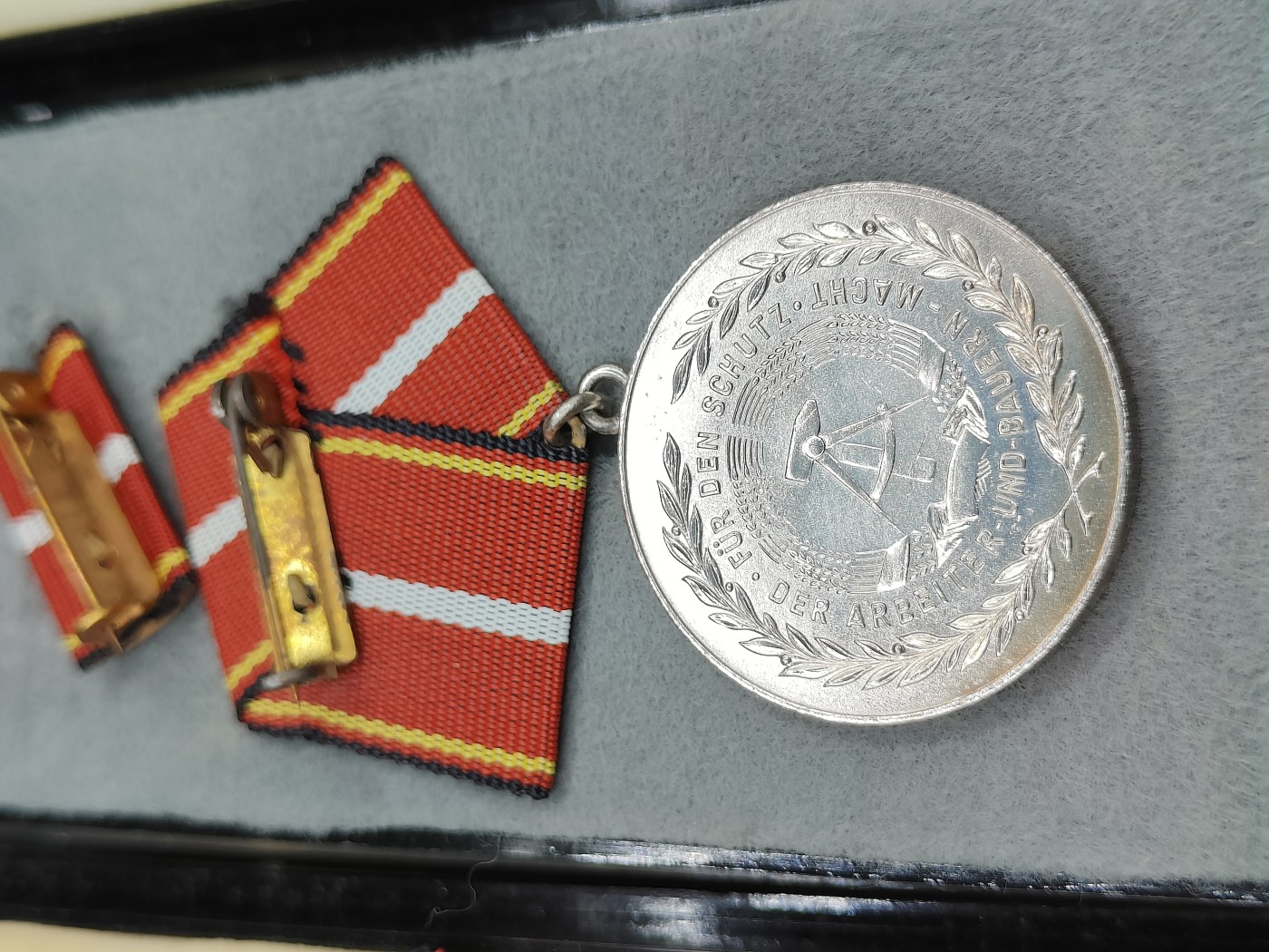 全场0元起拍 第120期 咸鱼国勋章拍卖专场 12月27日（周三）下午6：00开始 东德国家人民军功绩奖章 金银铜一套