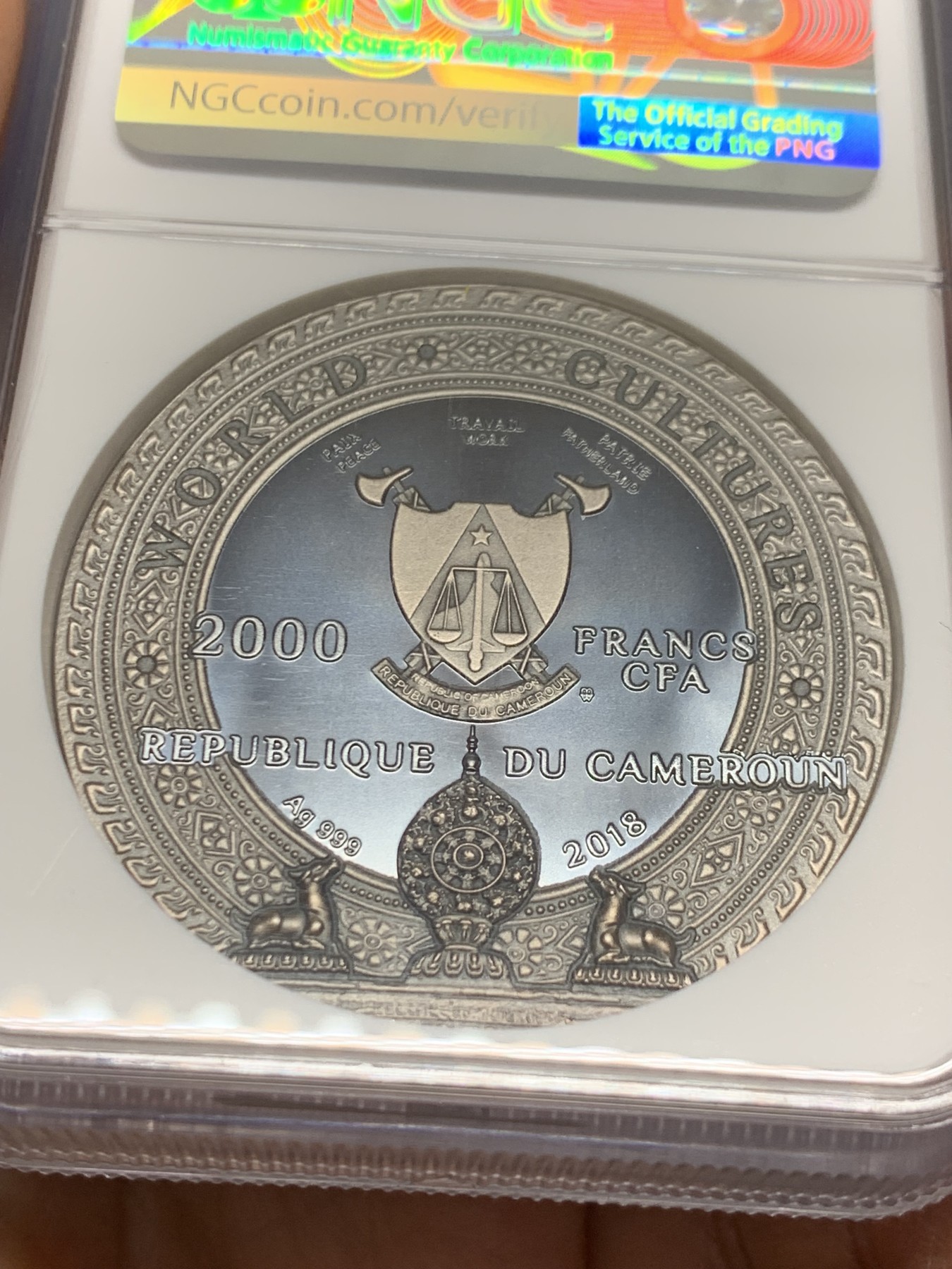 《竞宝斋》圣诞专辑  第二场  第228场 定制纪念章相赠 (全场顺丰包邮) NGC PF70 2018喀麦隆 世界文化系列 第一枚，卡帕拉头盖镶嵌绿松石 2盎司 银币 编号138  盒证齐全