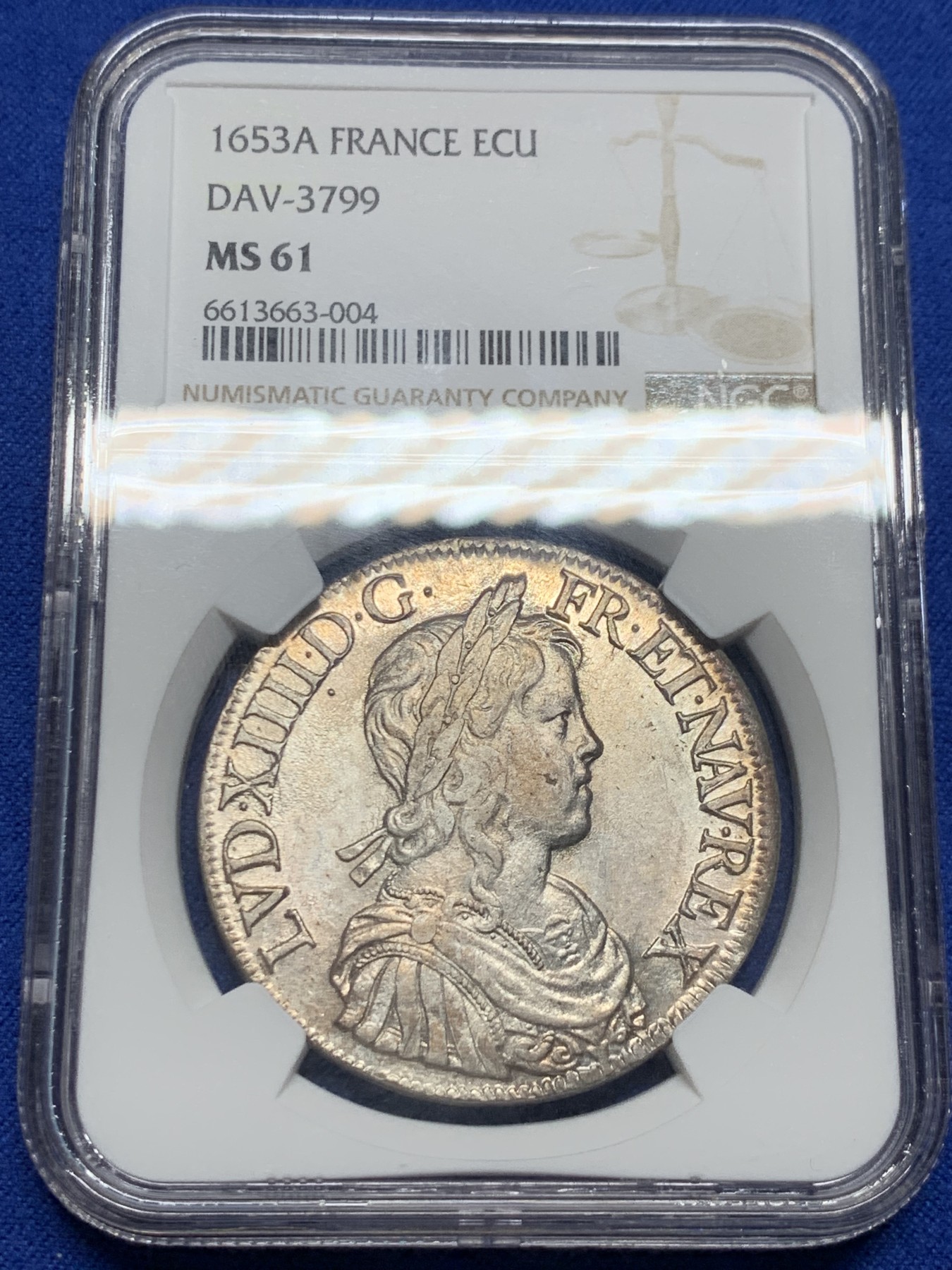 《竞宝斋》圣诞专辑  第二场  第228场 定制纪念章相赠 (全场顺丰包邮) NGC-MS61 1653年法国路易十四埃居 太阳王幼年时期版本，淡彩包浆，工艺精良，币胚规整，打制深峻，没有减重痕，唯一亚军分