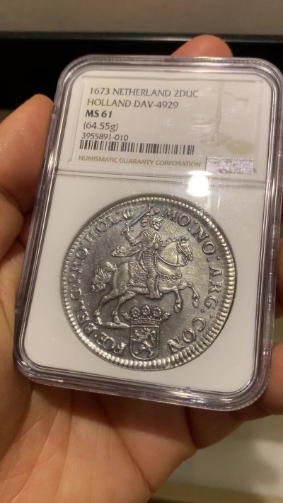 《竞宝斋》圣诞专辑  第二场  第228场 定制纪念章相赠 (全场顺丰包邮) 稀少亚军分！NGC MS61 荷兰 1673 荷兰省 2杜卡特 大马剑银币 64.55克 双倍的快乐 底板光度好 全深打 非常难的品种 上涨幅度惊人