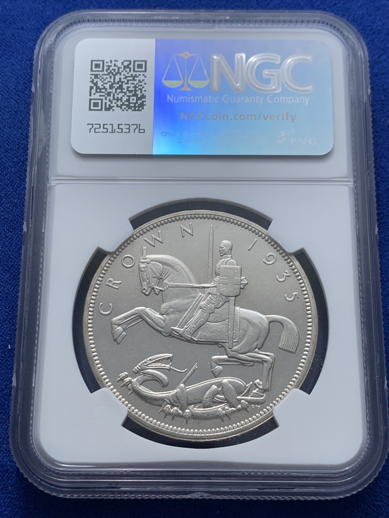 《竞宝斋》圣诞专辑  第二场  第228场 定制纪念章相赠 (全场顺丰包邮) NGC-SP65 英国1935年木马剑克朗大银币，稀少SP版本，高浮雕 早期深打状态好