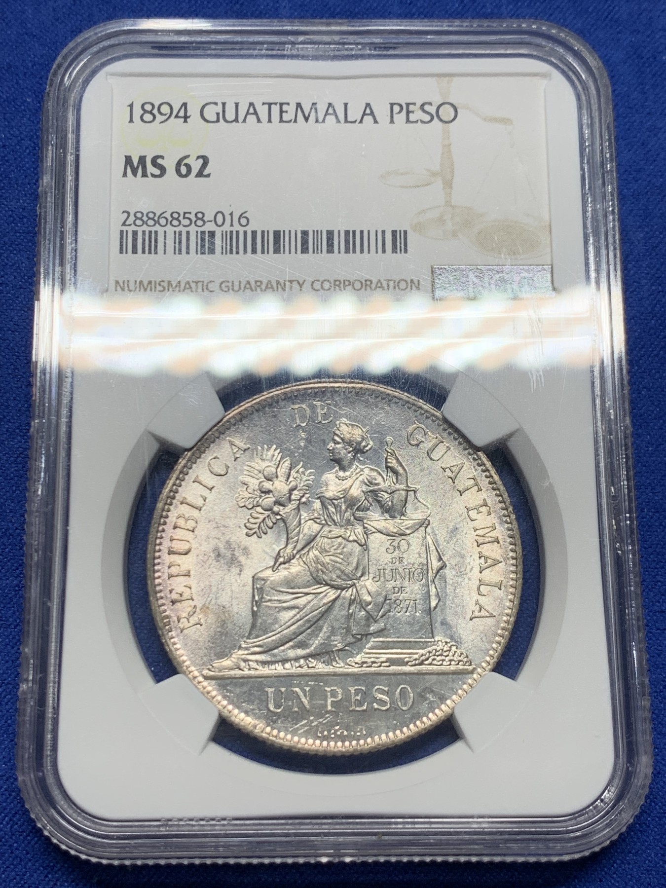 《竞宝斋》圣诞专辑  第二场  第228场 定制纪念章相赠 (全场顺丰包邮) NGC MS62 危地马拉1894年1比索银币 设计经典丰饶角坐洋女神 极品原光车轮光 低评状态 热门品种