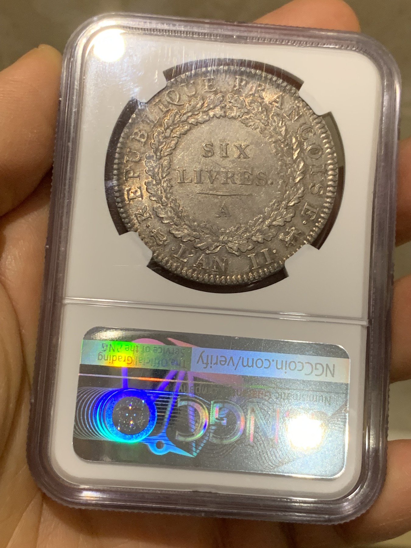 《竞宝斋》圣诞专辑  第二场  第228场 定制纪念章相赠 (全场顺丰包邮) NGC-AU55 法国1793年天使版6里弗尔大银币，深打，唯一年份，老包浆，法国大革命第二年，天使五官清晰可见，55分中的战斗机。法系收藏绕不过的名誉品！