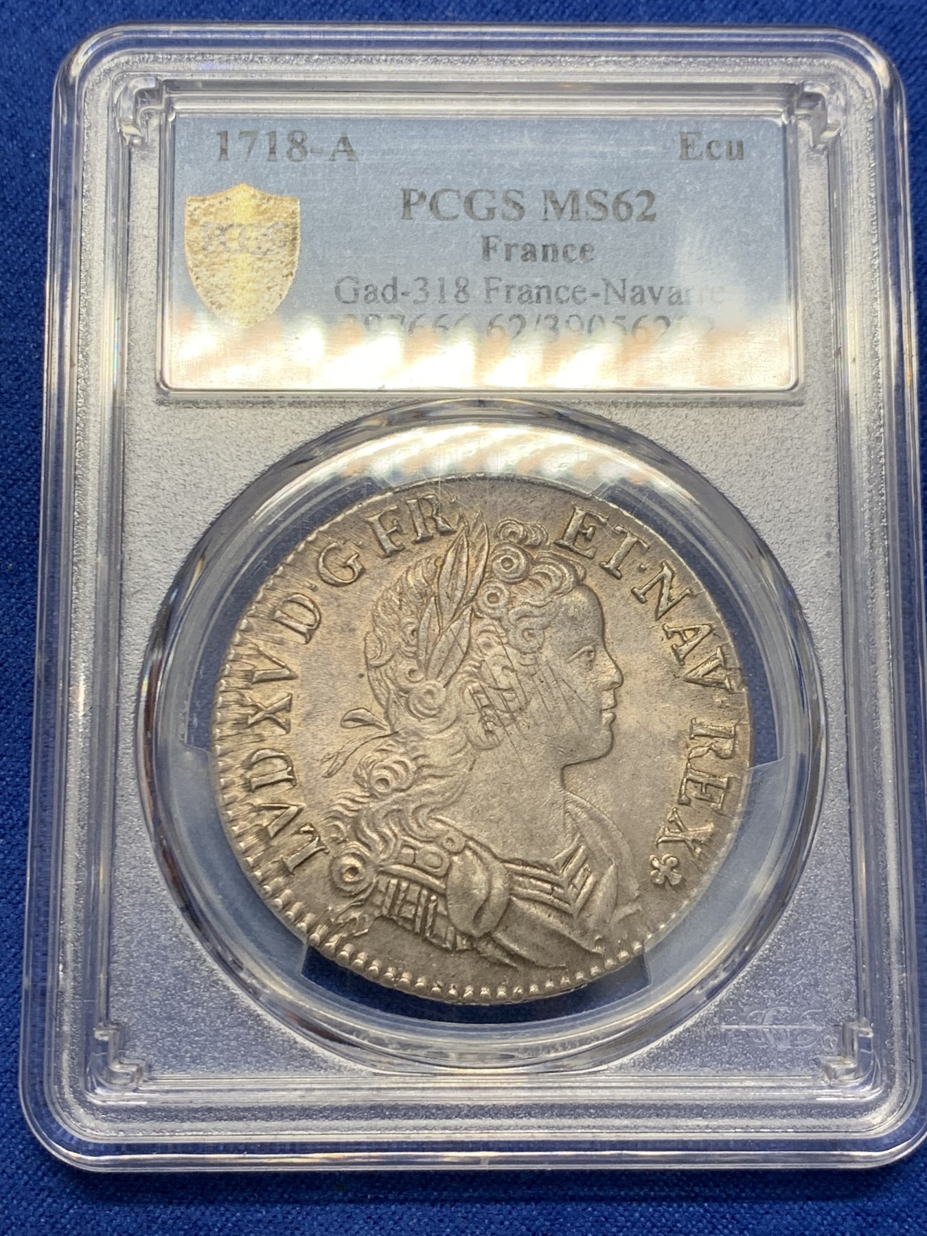 《竞宝斋》圣诞专辑  第二场  第228场 定制纪念章相赠 (全场顺丰包邮) PCGS-MS62 法国1718-A路易十五幼年版埃居 好彩少见MS出分品种 少减重痕 双面全深打 法系必备