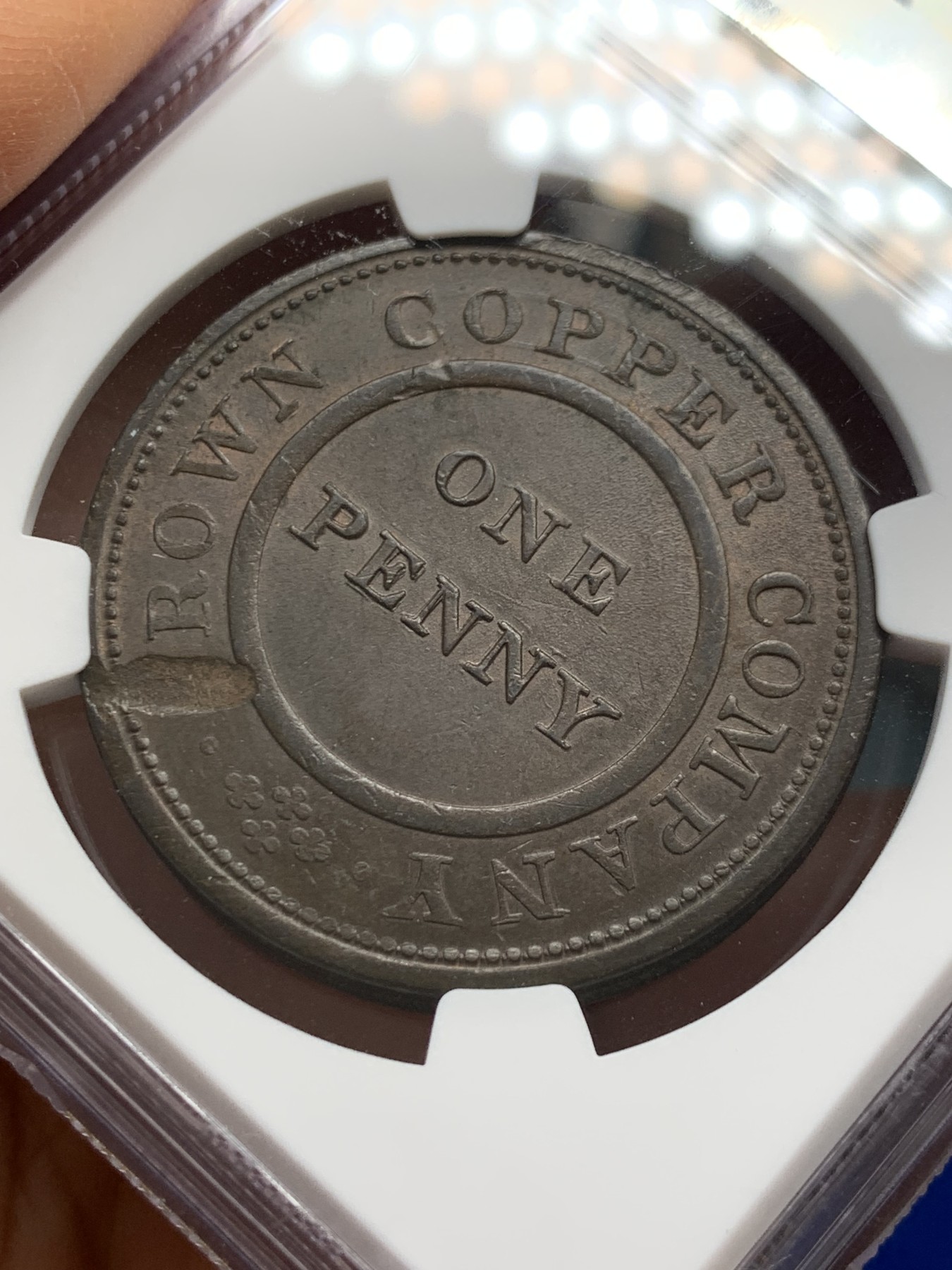 《竞宝斋》圣诞专辑  第二场  第228场 定制纪念章相赠 (全场顺丰包邮) NGC-MS63 英国1811年伯明翰1便士token大铜币，背面铸缺，仅见。经典品种，氧化自然古拙，用料厚重。