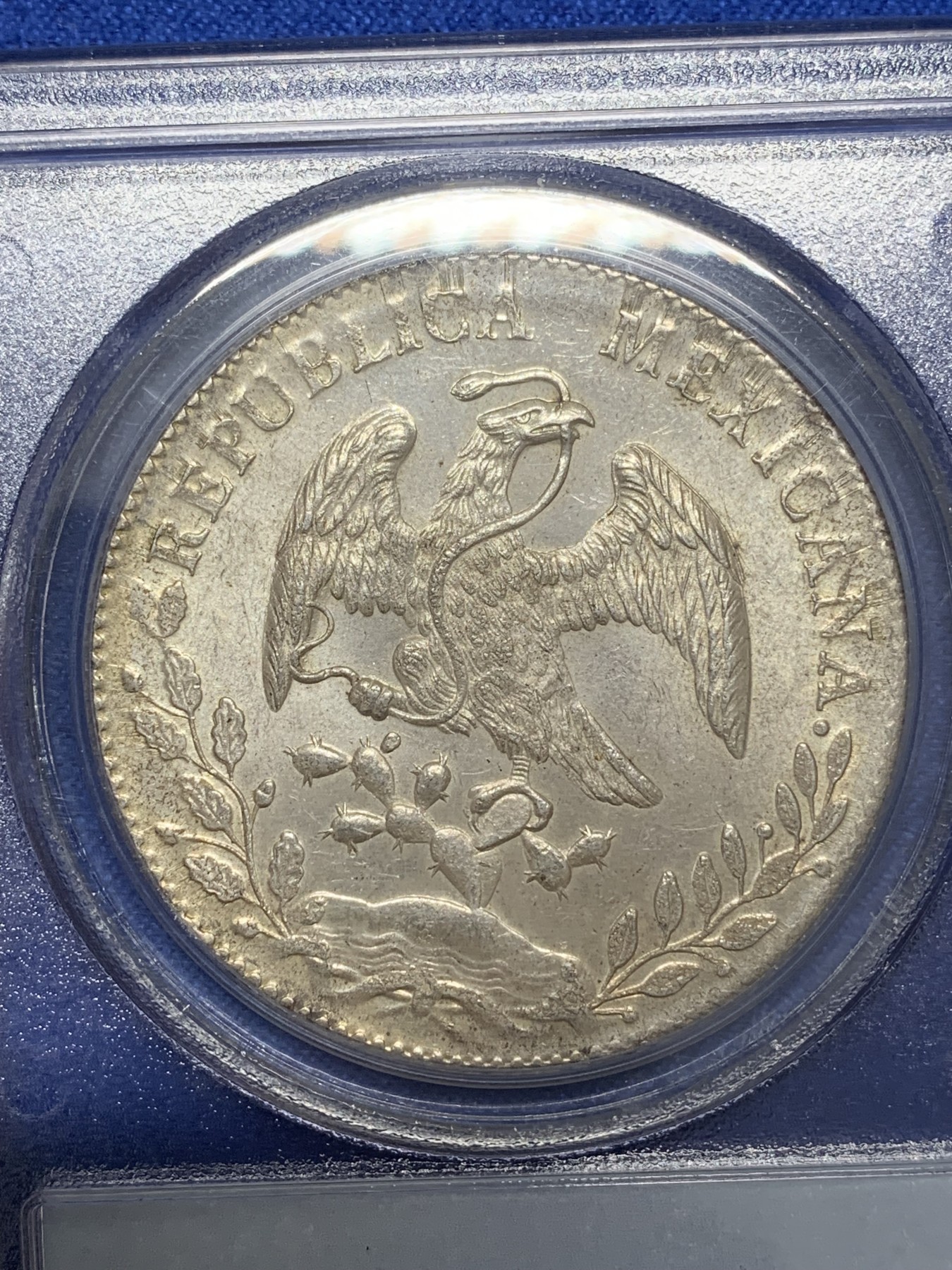 《竞宝斋》圣诞专辑  第二场  第228场 定制纪念章相赠 (全场顺丰包邮) PCGS-MS64 墨西哥 1896年 8瑞尔 花边鹰洋 略少厂别 绝版老白盒 味道不错