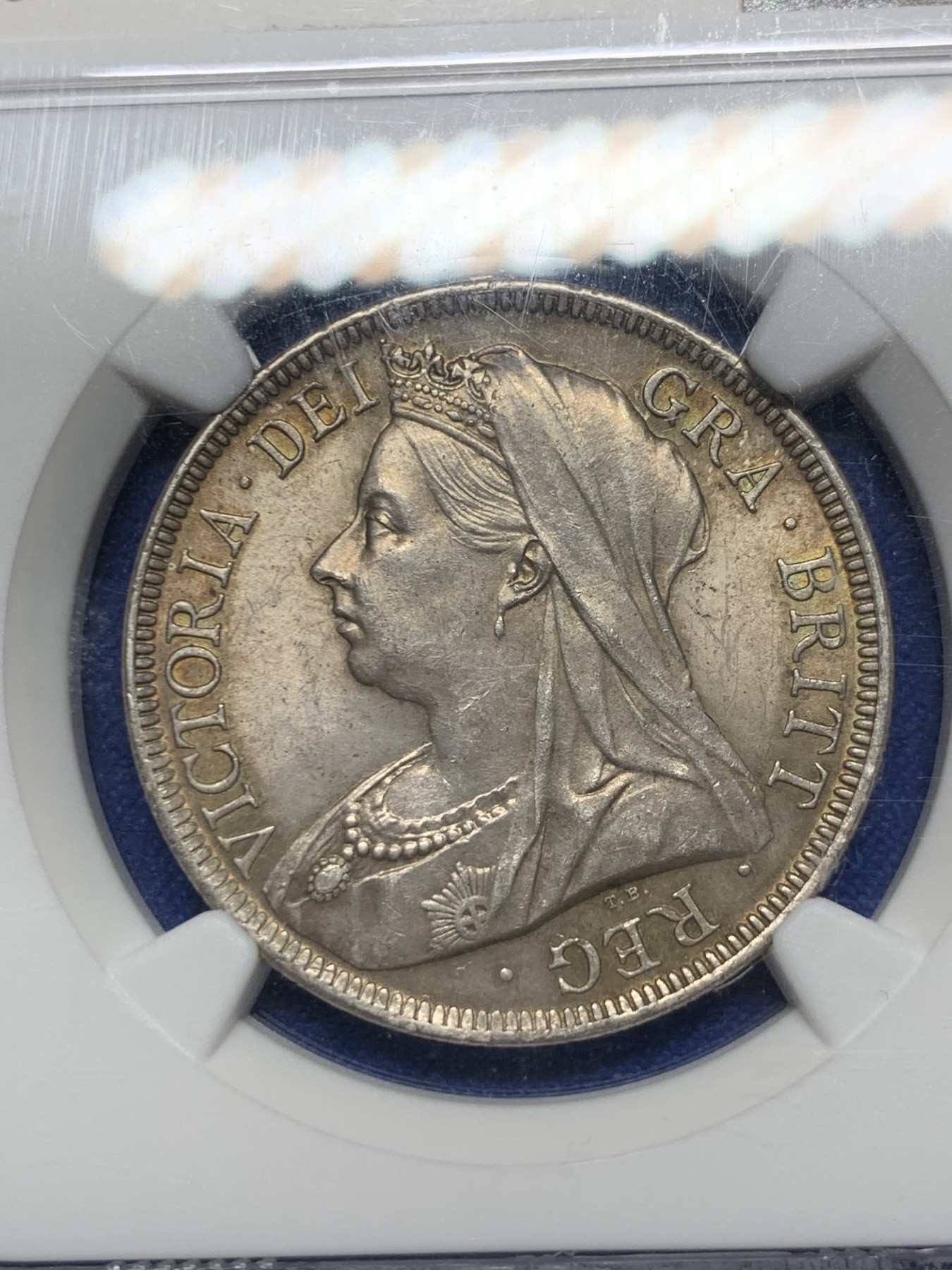 《竞宝斋》圣诞专辑  第二场  第228场 定制纪念章相赠 (全场顺丰包邮) NGC MS64 英国1900维多利亚披纱版半克朗银币 双面原味包浆 带十字光 值得收藏