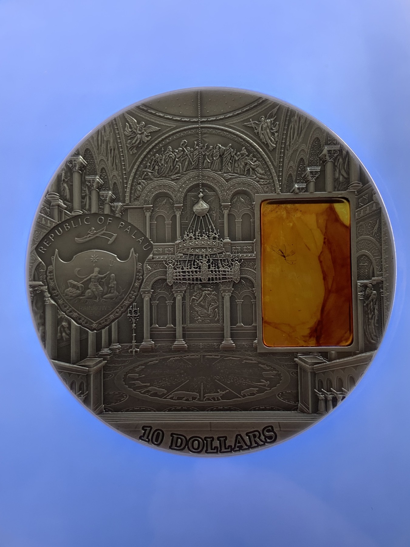 《竞宝斋》圣诞专辑  第二场  第228场 定制纪念章相赠 (全场顺丰包邮) NGC MS69 2011年帕劳镶嵌琥珀古典建筑系列3-新天鹅堡银币（热门藏品） 含证书  50mm 2盎司 999银 发行量999枚