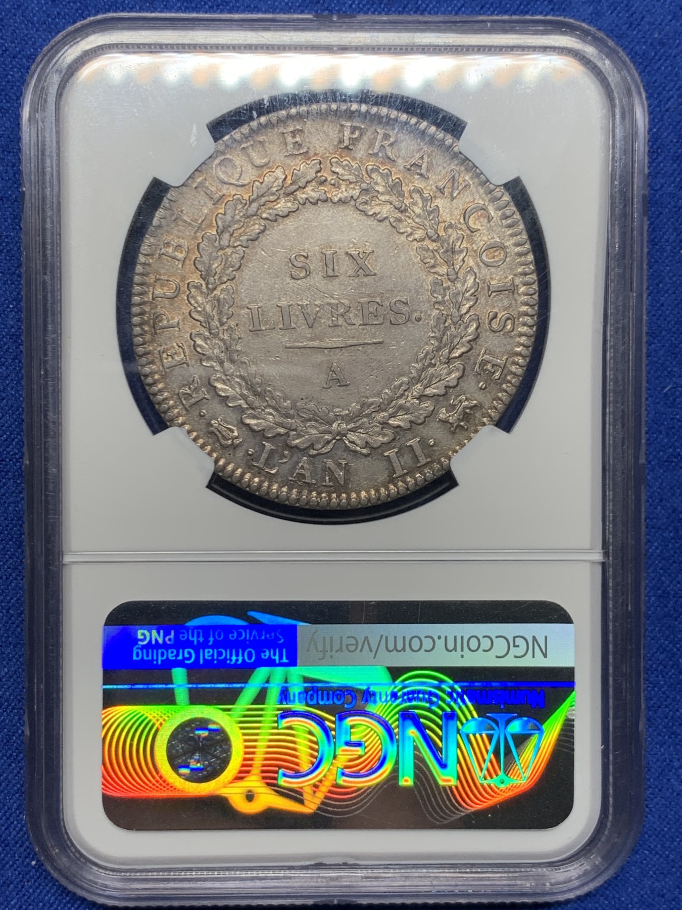 《竞宝斋》圣诞专辑  第二场  第228场 定制纪念章相赠 (全场顺丰包邮) NGC-AU55 法国1793年天使版6里弗尔大银币，深打，唯一年份，老包浆，法国大革命第二年，天使五官清晰可见，55分中的战斗机。法系收藏绕不过的名誉品！