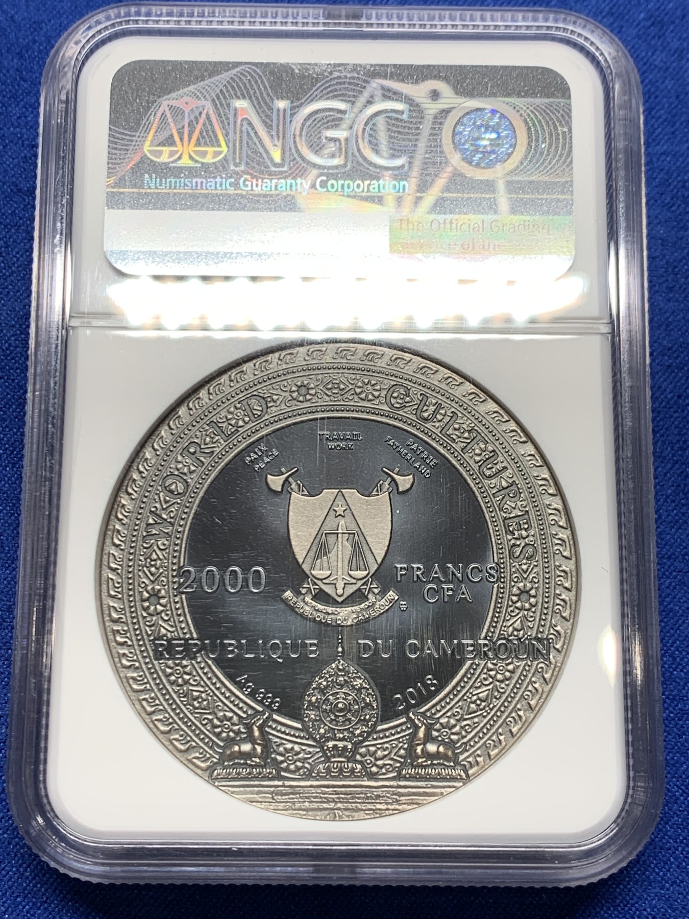 《竞宝斋》圣诞专辑  第二场  第228场 定制纪念章相赠 (全场顺丰包邮) NGC PF70 2018喀麦隆 世界文化系列 第一枚，卡帕拉头盖镶嵌绿松石 2盎司 银币 编号138  盒证齐全