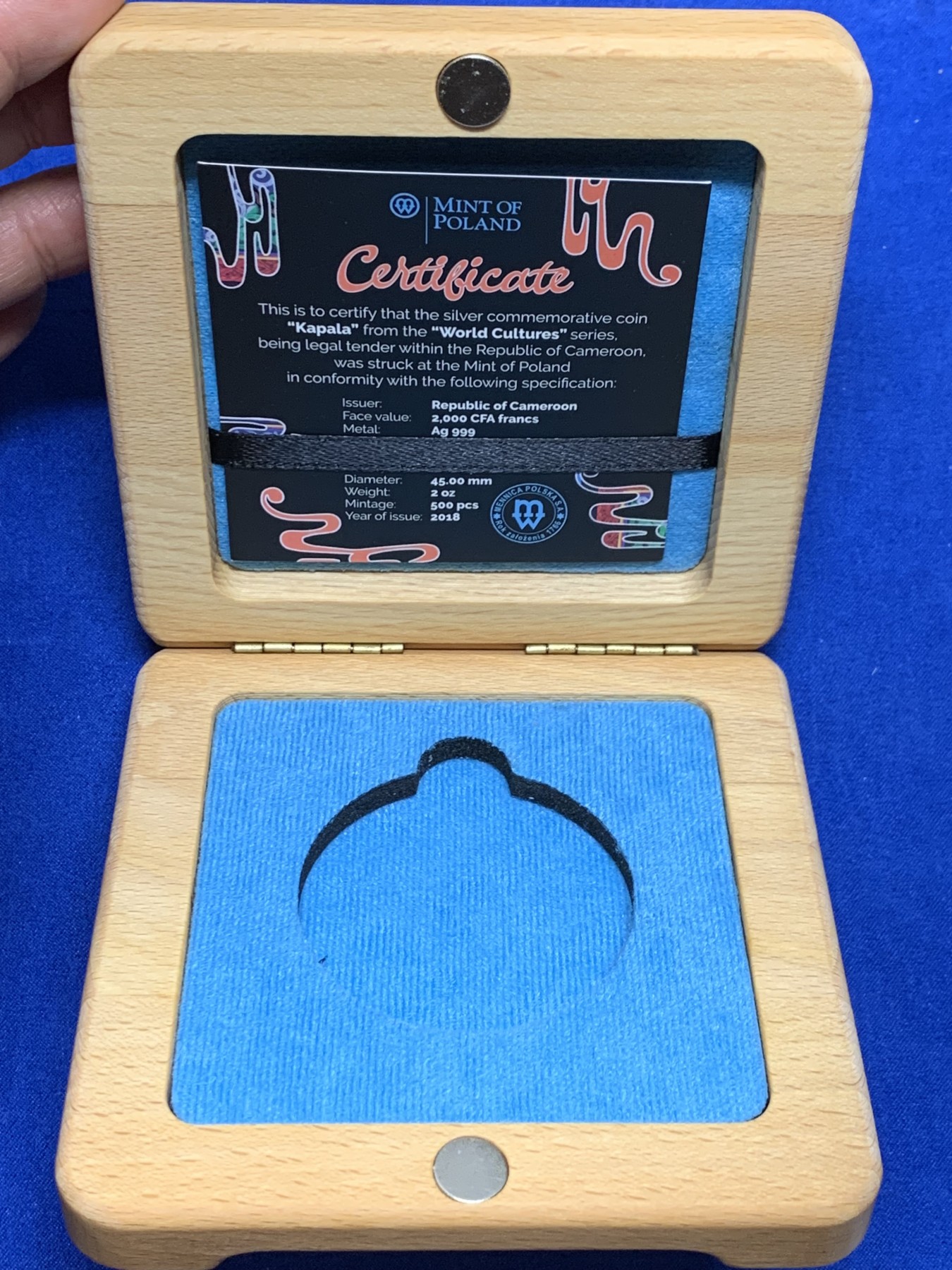 《竞宝斋》圣诞专辑  第二场  第228场 定制纪念章相赠 (全场顺丰包邮) NGC PF70 2018喀麦隆 世界文化系列 第一枚，卡帕拉头盖镶嵌绿松石 2盎司 银币 编号138  盒证齐全