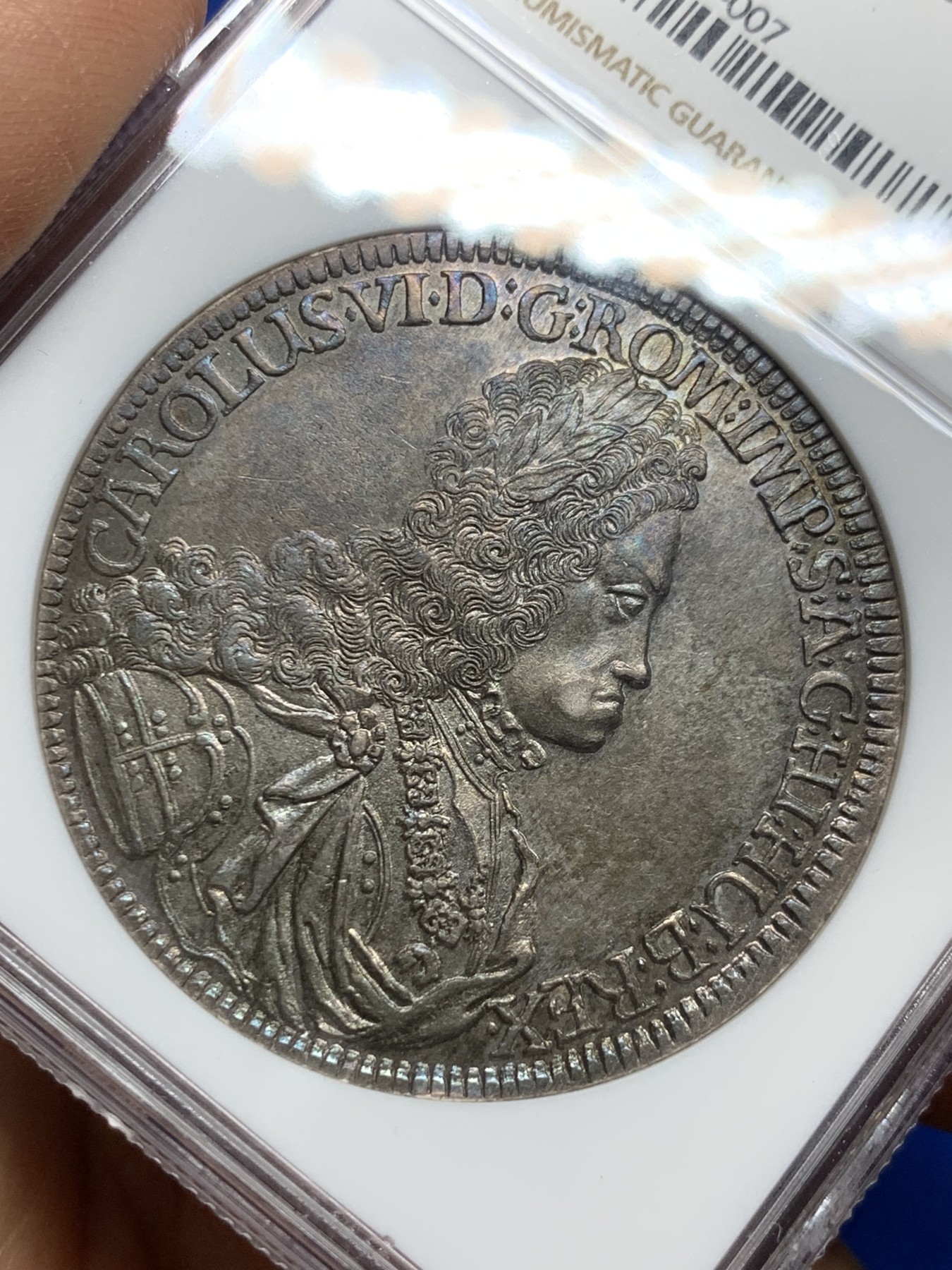 《竞宝斋》圣诞专辑  第二场  第228场 定制纪念章相赠 (全场顺丰包邮) NGC-MS62 神圣罗马帝国 1718/7年 查理六世泰勒骑字版大银币 奥地利大波浪神罗泰勒   彩金包浆 稀少骑字版。全网唯一骑字亚军分，上面就一个63分。