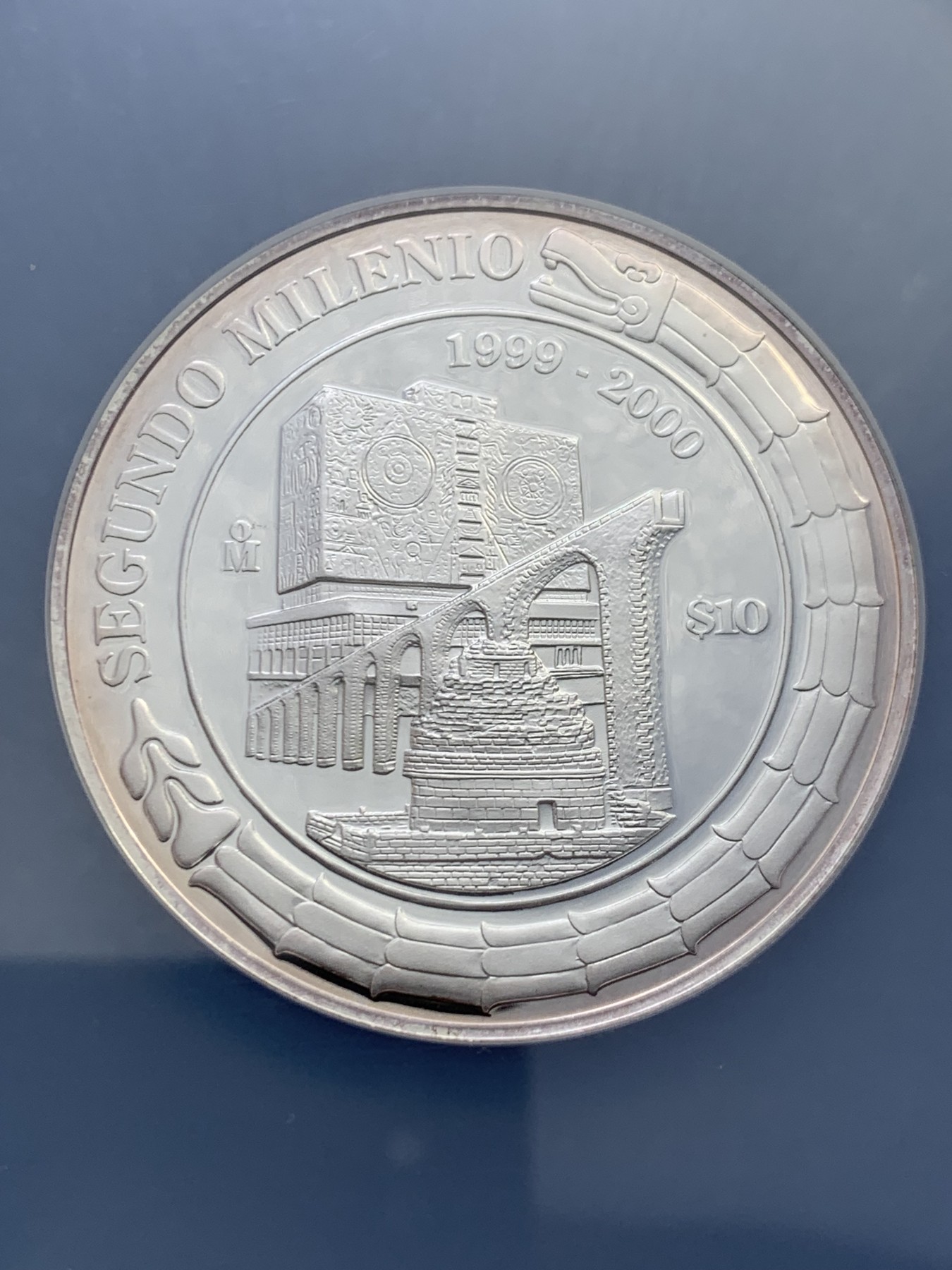 《竞宝斋》圣诞专辑  第二场  第228场 定制纪念章相赠 (全场顺丰包邮) NGC PF69UC 1999-2000墨西哥千禧年古代建筑纪念银币-10比索（冠军分），海外售价2400+   40mm 2盎司 999银 发行量500枚
