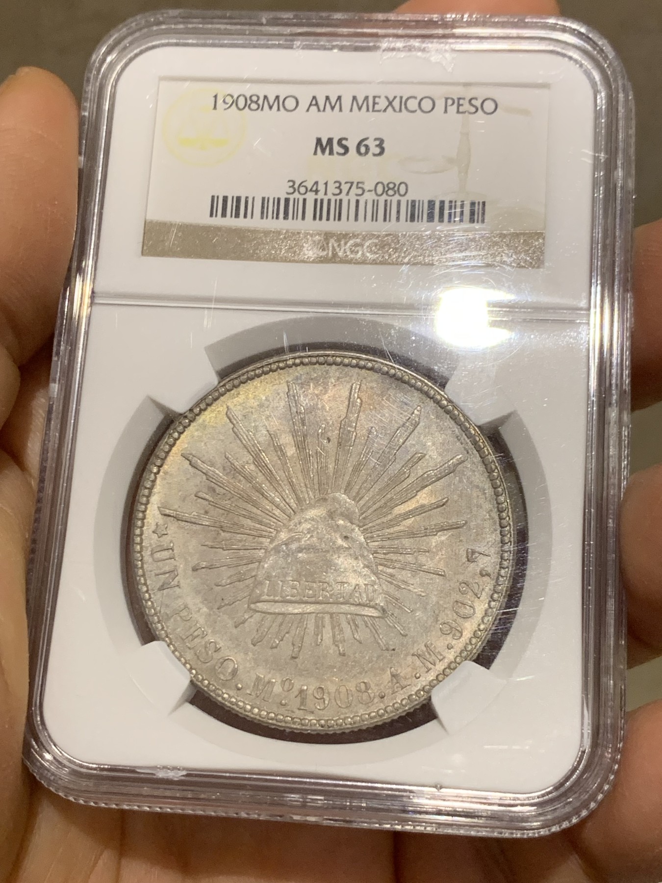 《竞宝斋》圣诞专辑  第二场  第228场 定制纪念章相赠 (全场顺丰包邮) NGC-MS63 1908年墨西哥1比索 直边鹰洋 原状态好味道侧光下双面淡五彩包浆。墨西哥城造币厂出品，验银师标记AM。