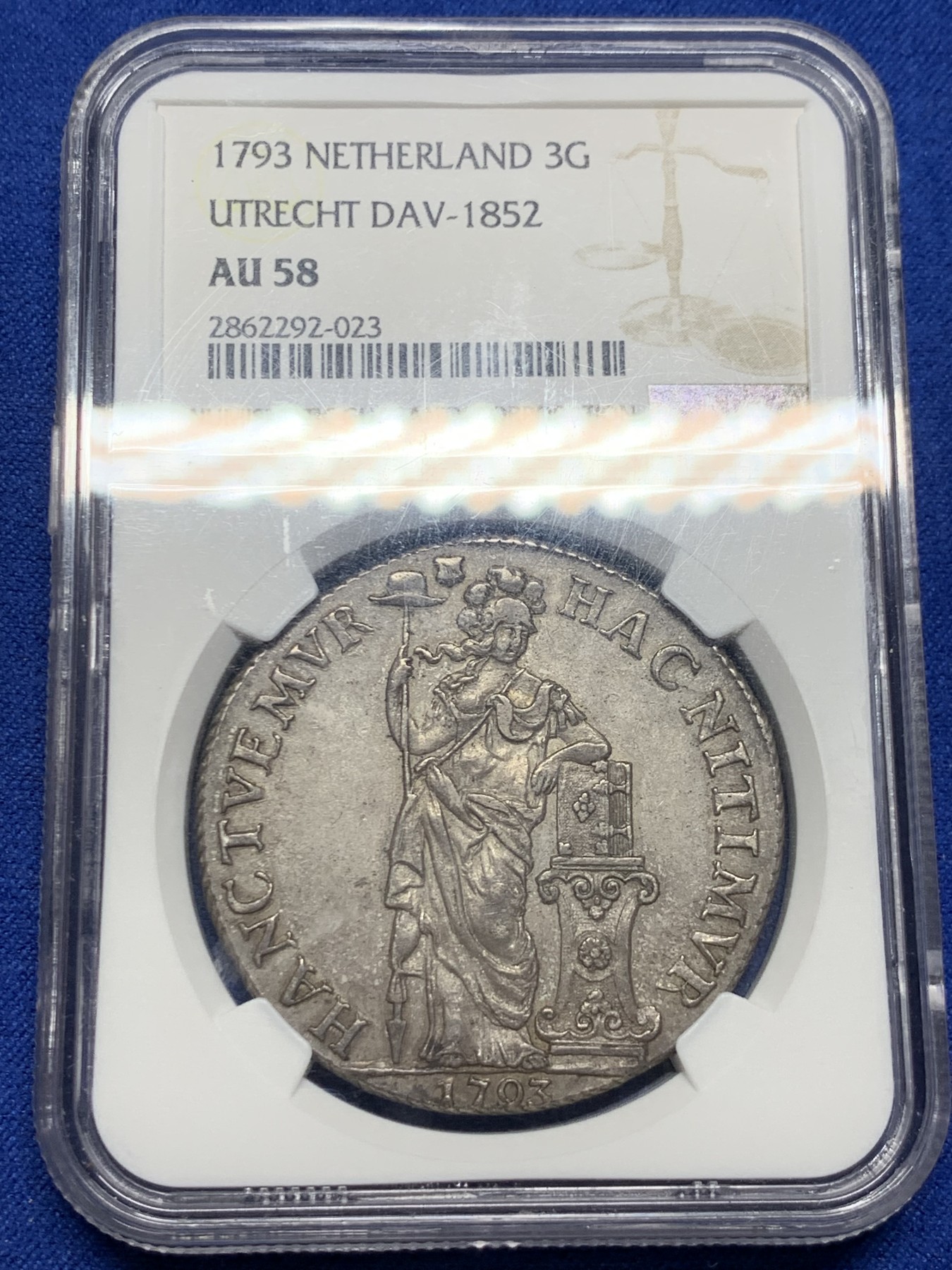 《竞宝斋》圣诞专辑  第二场  第228场 定制纪念章相赠 (全场顺丰包邮) NGC AU58 荷兰1793年乌特勒支站人3盾大银币 原味老包浆 全深打 脸部细节非常好 这个品种就是要看脸