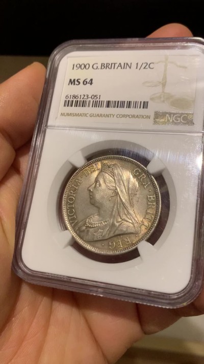 《竞宝斋》圣诞专辑  第二场  第228场 定制纪念章相赠 (全场顺丰包邮) NGC MS64 英国1900维多利亚披纱版半克朗银币 双面原味包浆 带十字光 值得收藏