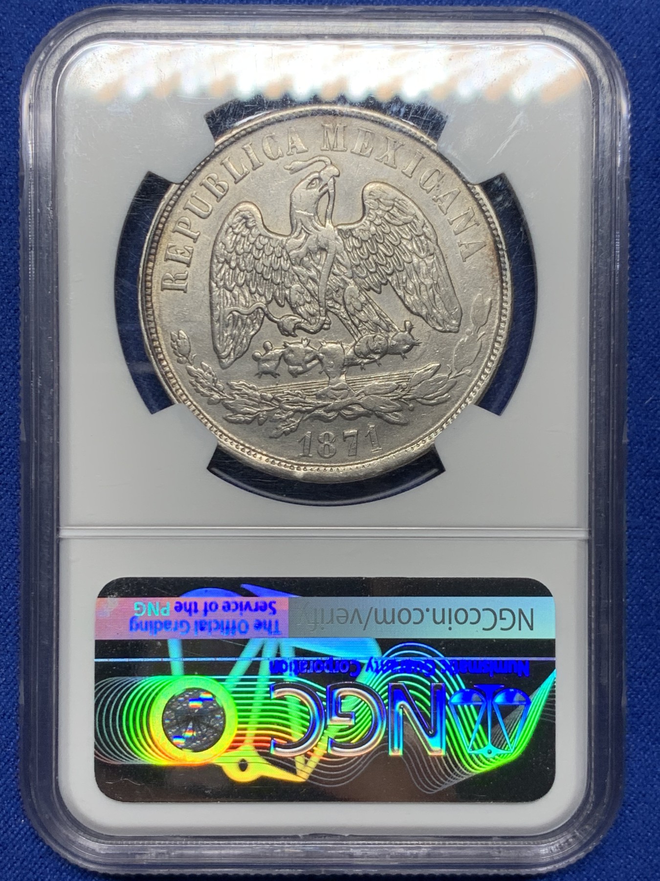 《竞宝斋》圣诞专辑  第二场  第228场 定制纪念章相赠 (全场顺丰包邮) NGC-MS61 墨西哥 1871年天平鹰洋。天平书剑鹰洋是在华流通里的名誉品种，相比自由帽鹰洋，存量非常稀少，这一枚币面正面复打，非常有味道。MS可藏状态非常难得。去年高峰时期同厂同分5000+，今年5月HA成交也在4400以上。