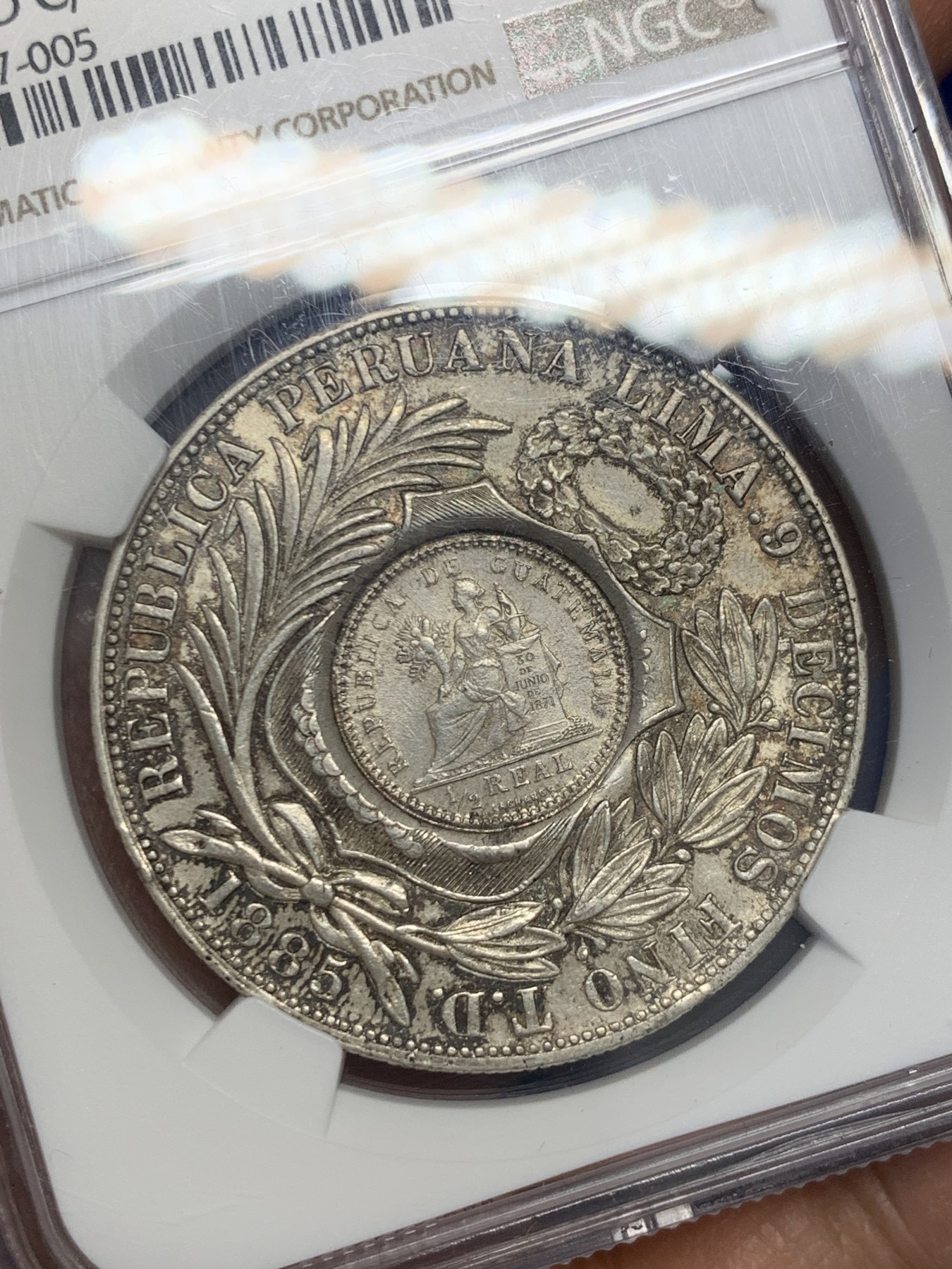 《竞宝斋》圣诞专辑  第二场  第228场 定制纪念章相赠 (全场顺丰包邮) NGC-MS63 危地马拉 1894年 加盖秘鲁比索 热门加盖品种 中南美洲大热 HA23年11月N61成交432美金