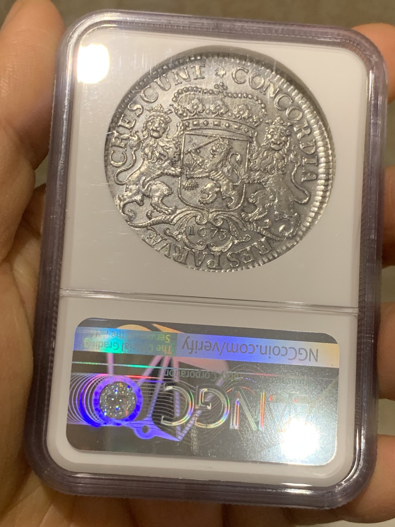 《竞宝斋》圣诞专辑  第二场  第228场 定制纪念章相赠 (全场顺丰包邮) 稀少亚军分！NGC MS61 荷兰 1673 荷兰省 2杜卡特 大马剑银币 64.55克 双倍的快乐 底板光度好 全深打 非常难的品种 上涨幅度惊人