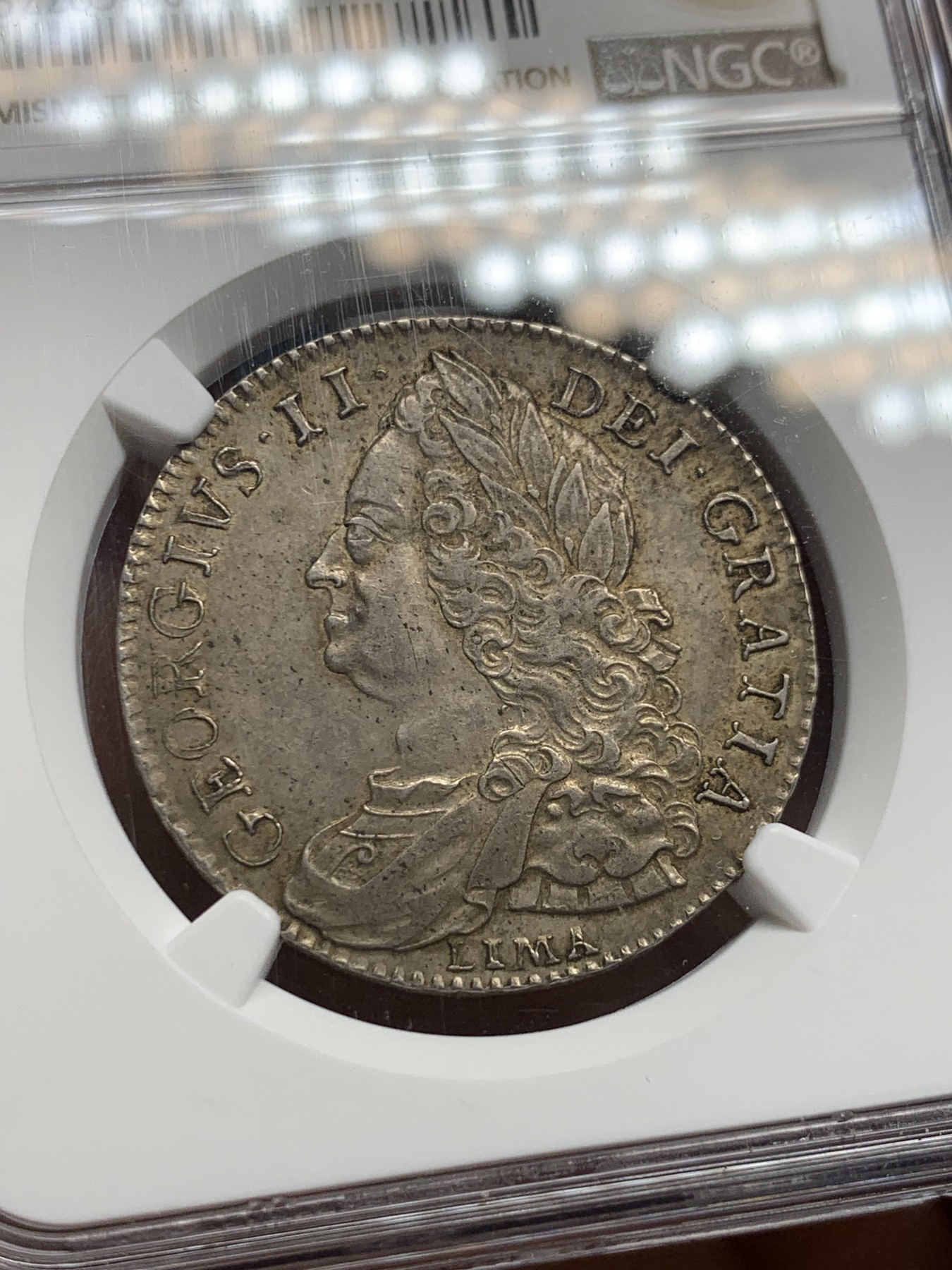 《竞宝斋》圣诞专辑  第二场  第228场 定制纪念章相赠 (全场顺丰包邮) NGC AU55 英国1746年乔治二世利马半克朗银币，细节相当优秀，卷发清晰，英国老精细名誉产品，收藏级英国币