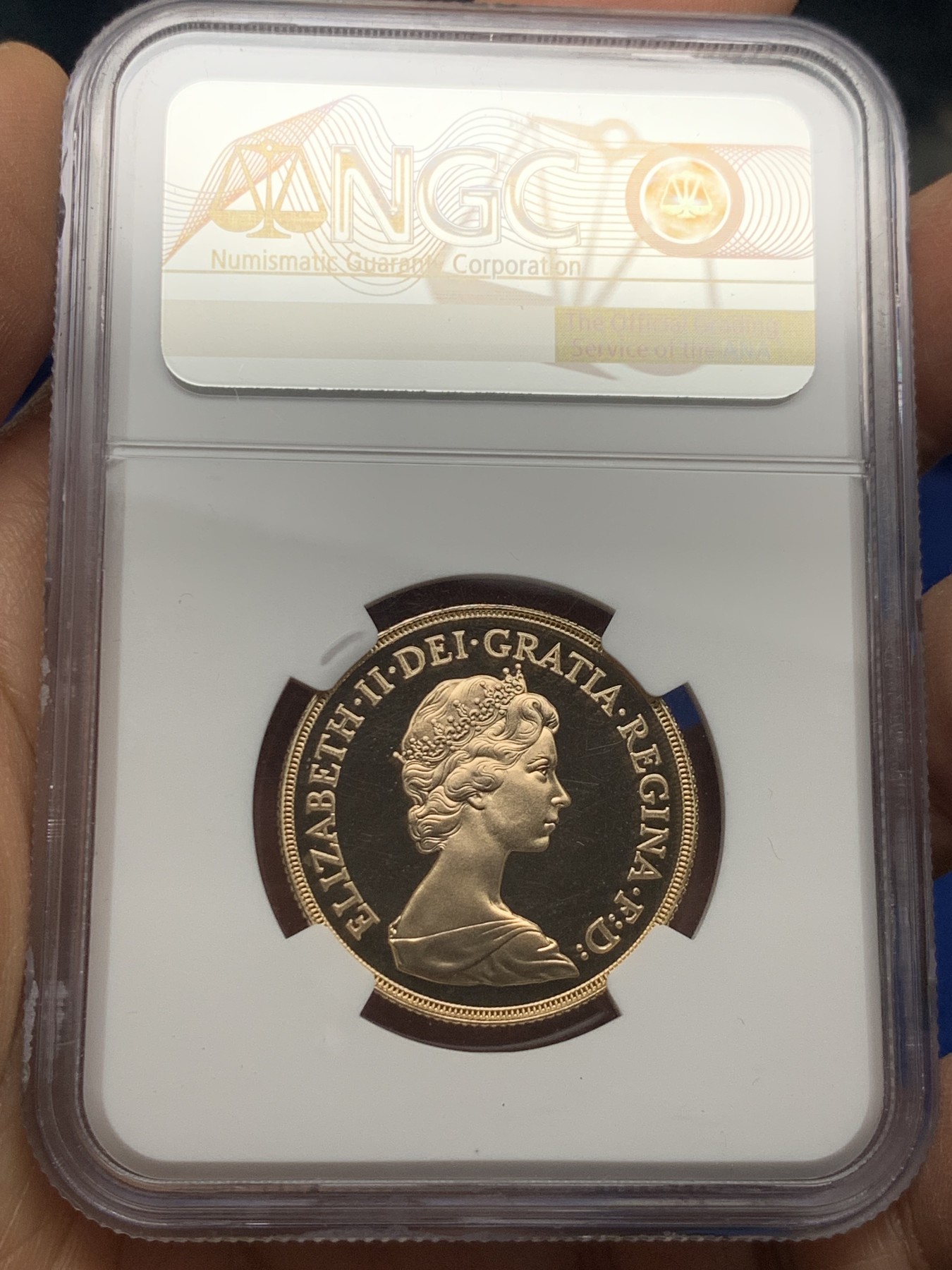 《竞宝斋》圣诞专辑  第二场  第228场 定制纪念章相赠 (全场顺丰包邮) NGC-PF69 ULTRA CAMEO 英国 1983年 伊丽莎白二世 2索维林 马剑 精制金币 15.92克