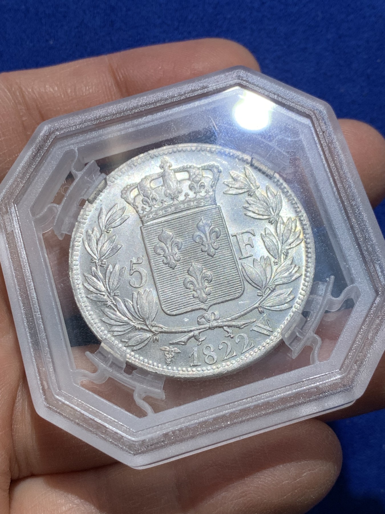 《竞宝斋》圣诞专辑  第二场  第228场 定制纪念章相赠 (全场顺丰包邮) GENI MS62 法国1822年路易十八5法郎银币 顶级原光 geni法国本土评级口碑非常好 特色八角盒设计，送N/P大概率也62，今年6月份ha拍卖行ngcMS62含佣480刀约3500rmb
