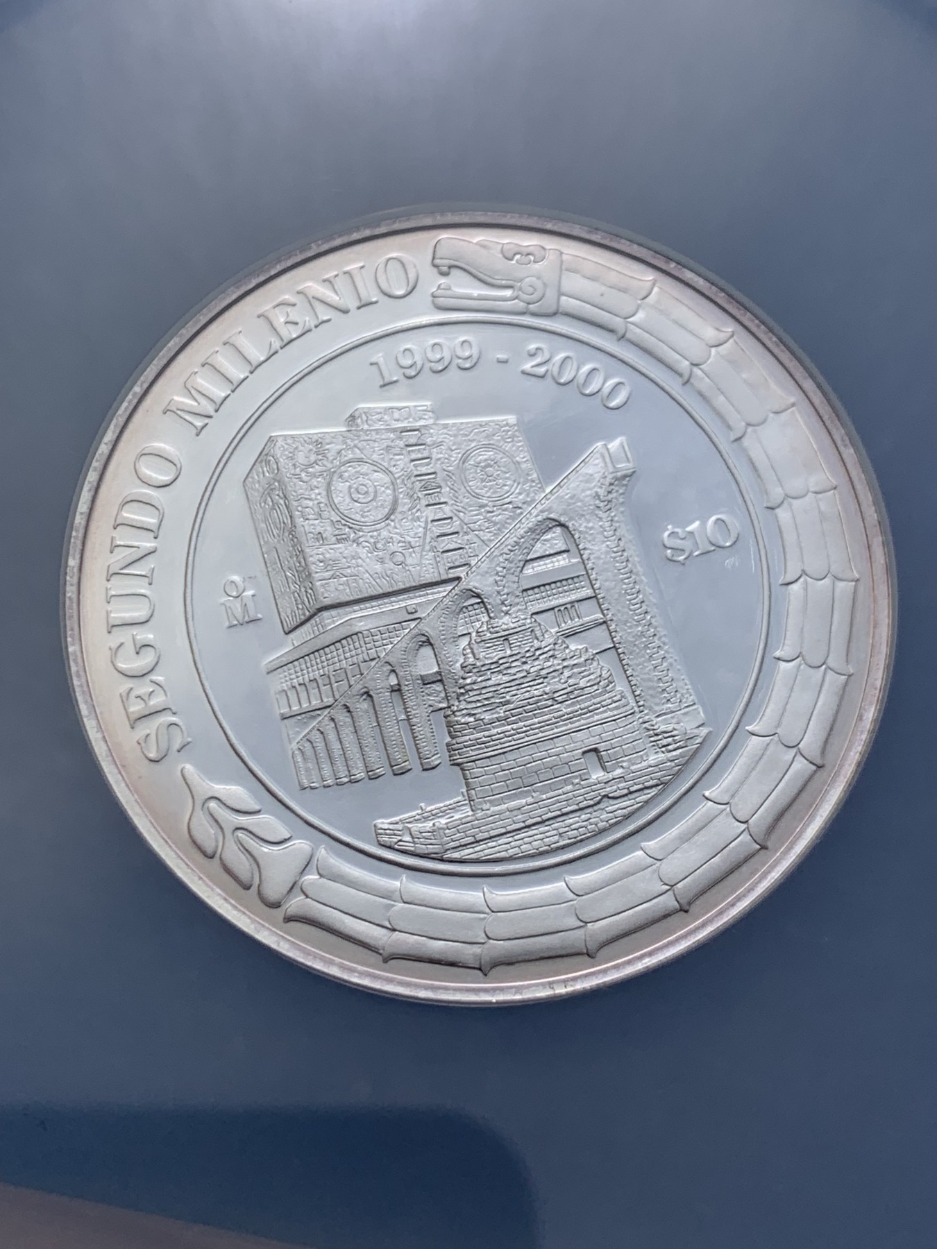 《竞宝斋》圣诞专辑  第二场  第228场 定制纪念章相赠 (全场顺丰包邮) NGC PF69UC 1999-2000墨西哥千禧年古代建筑纪念银币-10比索（冠军分），海外售价2400+   40mm 2盎司 999银 发行量500枚