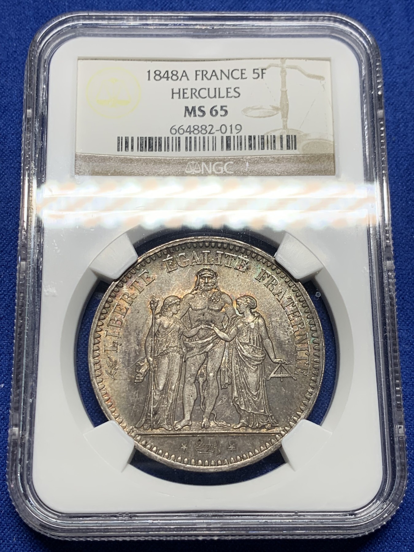 《竞宝斋》圣诞专辑  第二场  第228场 定制纪念章相赠 (全场顺丰包邮) NGC-MS65 法国 1848年传世五彩包浆大力神5法郎银币。灯光下包浆呈现绚丽五彩包浆。65顶级分数，状态好于191期6650元成交那枚。