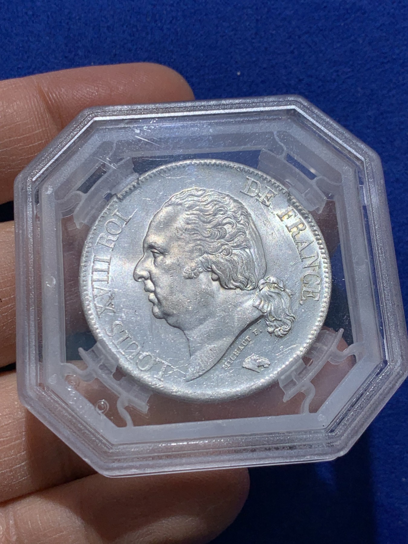 《竞宝斋》圣诞专辑  第二场  第228场 定制纪念章相赠 (全场顺丰包邮) GENI MS62 法国1822年路易十八5法郎银币 顶级原光 geni法国本土评级口碑非常好 特色八角盒设计，送N/P大概率也62，今年6月份ha拍卖行ngcMS62含佣480刀约3500rmb