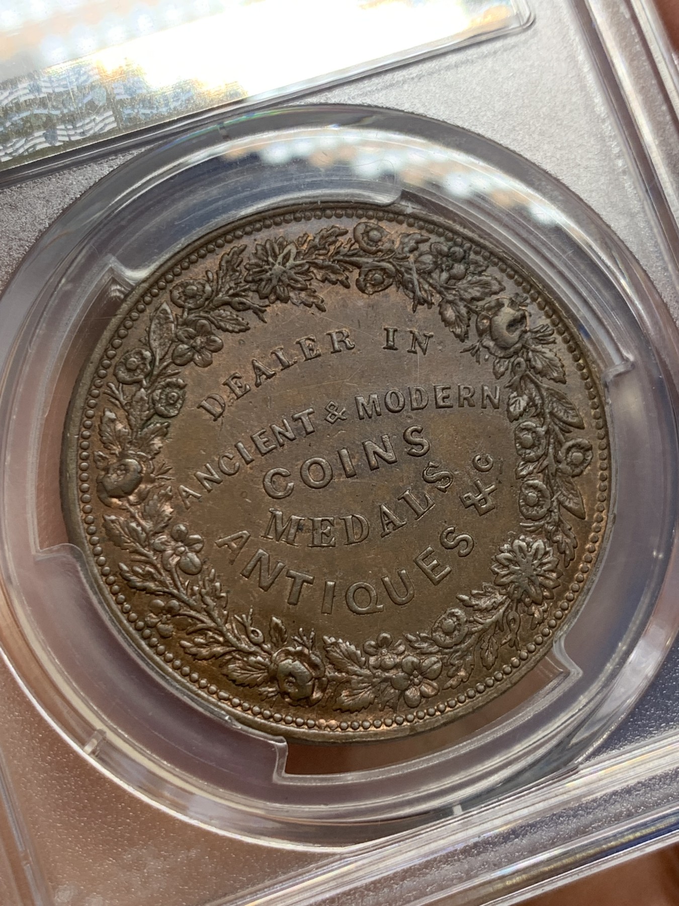 《竞宝斋》圣诞专辑  第二场  第228场 定制纪念章相赠 (全场顺丰包邮) PCGS MS63 唯一冠军 英国1834年Token一便士，著名币商William Till广告币，1便士面值罕见