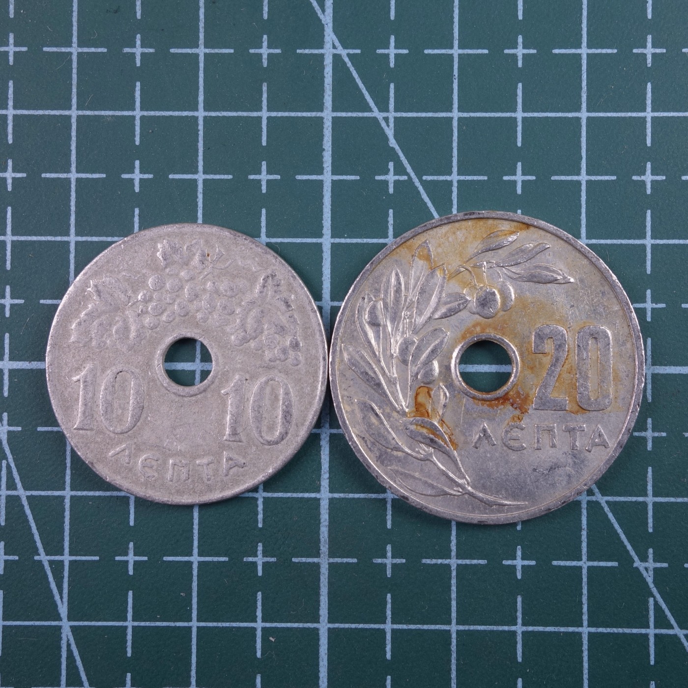 天业钱币散币、银币拍卖第25次专场 全场0元起拍0佣金转发分佣，欢迎围观参拍 希腊1964、69年10、20L 一对