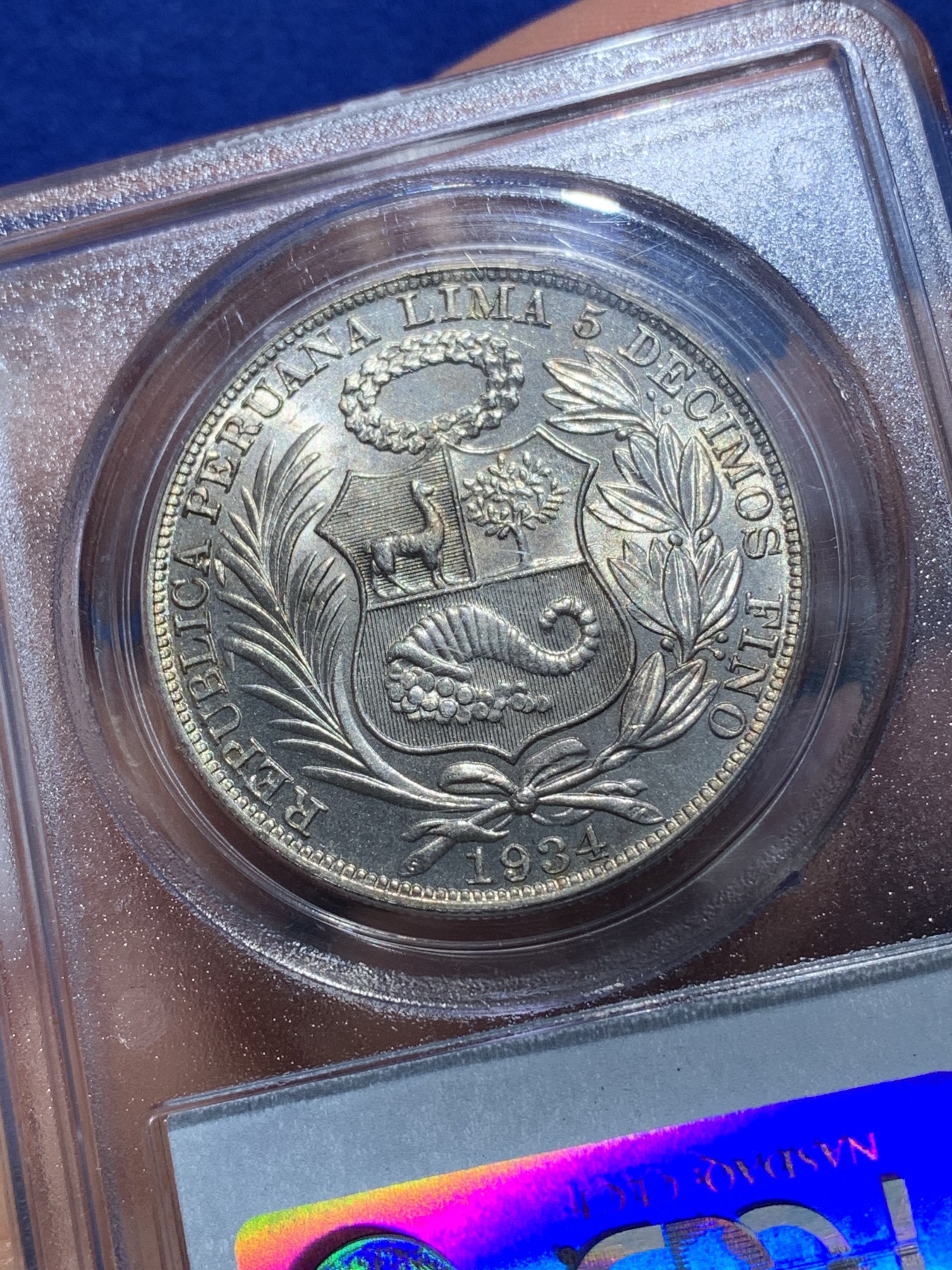 《竞宝斋》圣诞专辑  第二场  第228场 定制纪念章相赠 (全场顺丰包邮) PCGS-MS64 秘鲁 1934年 1索尔 pc早期老白盒 光度十足 分数高