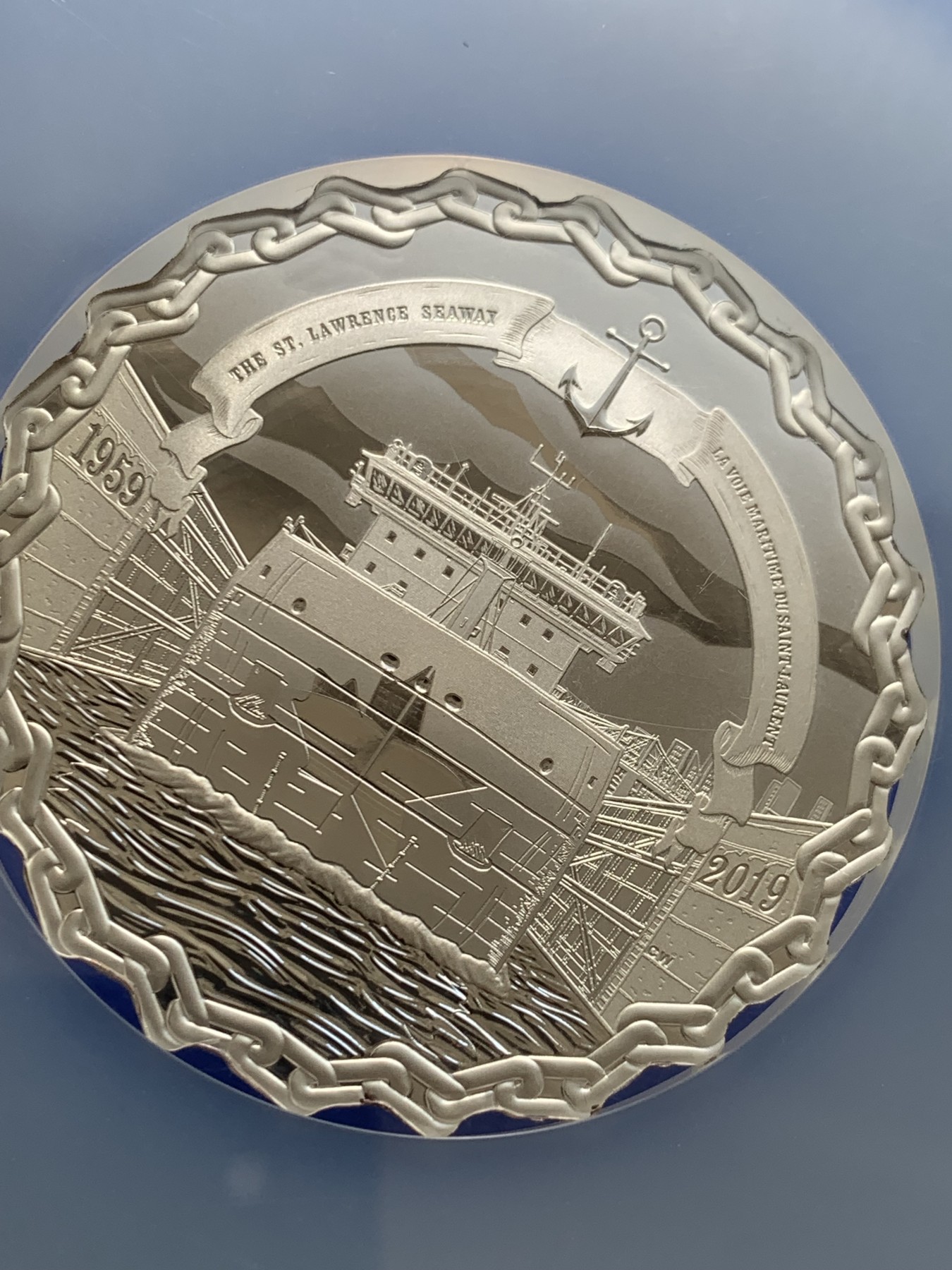 《竞宝斋》圣诞专辑  第二场  第228场 定制纪念章相赠 (全场顺丰包邮) 加拿大圣劳伦斯航道60周年纪念银币-30加元（唯一蓝标首期冠军分），海外售价2000+   52.6mm 2盎司 999银 发行量2000枚
