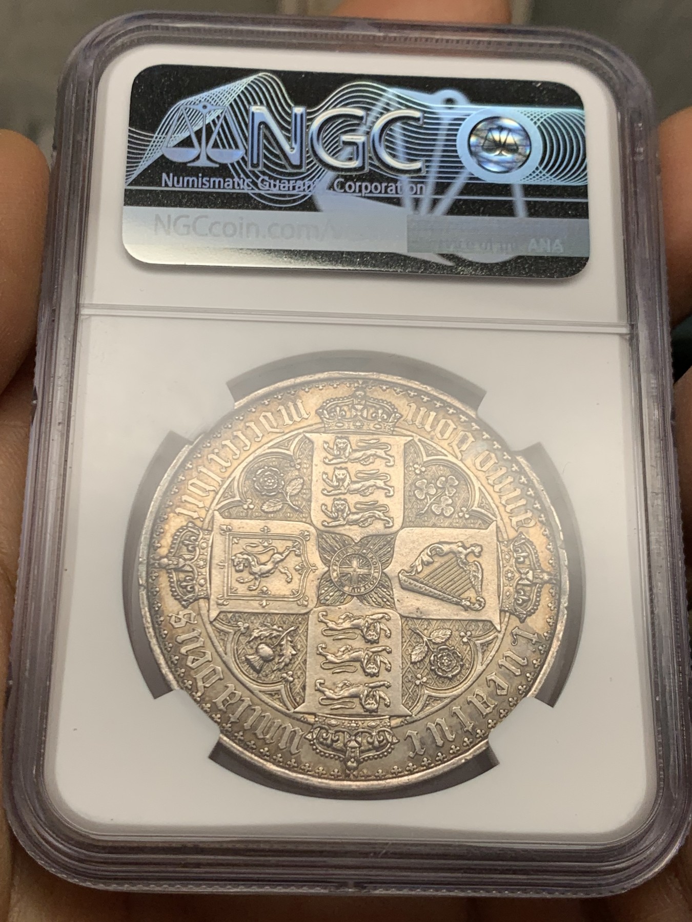 《竞宝斋》圣诞专辑  第二场  第228场 定制纪念章相赠 (全场顺丰包邮) NGC-PF60 英国 1847年哥特克朗 细节完整 包浆醇厚 钱币收藏者的终身追求