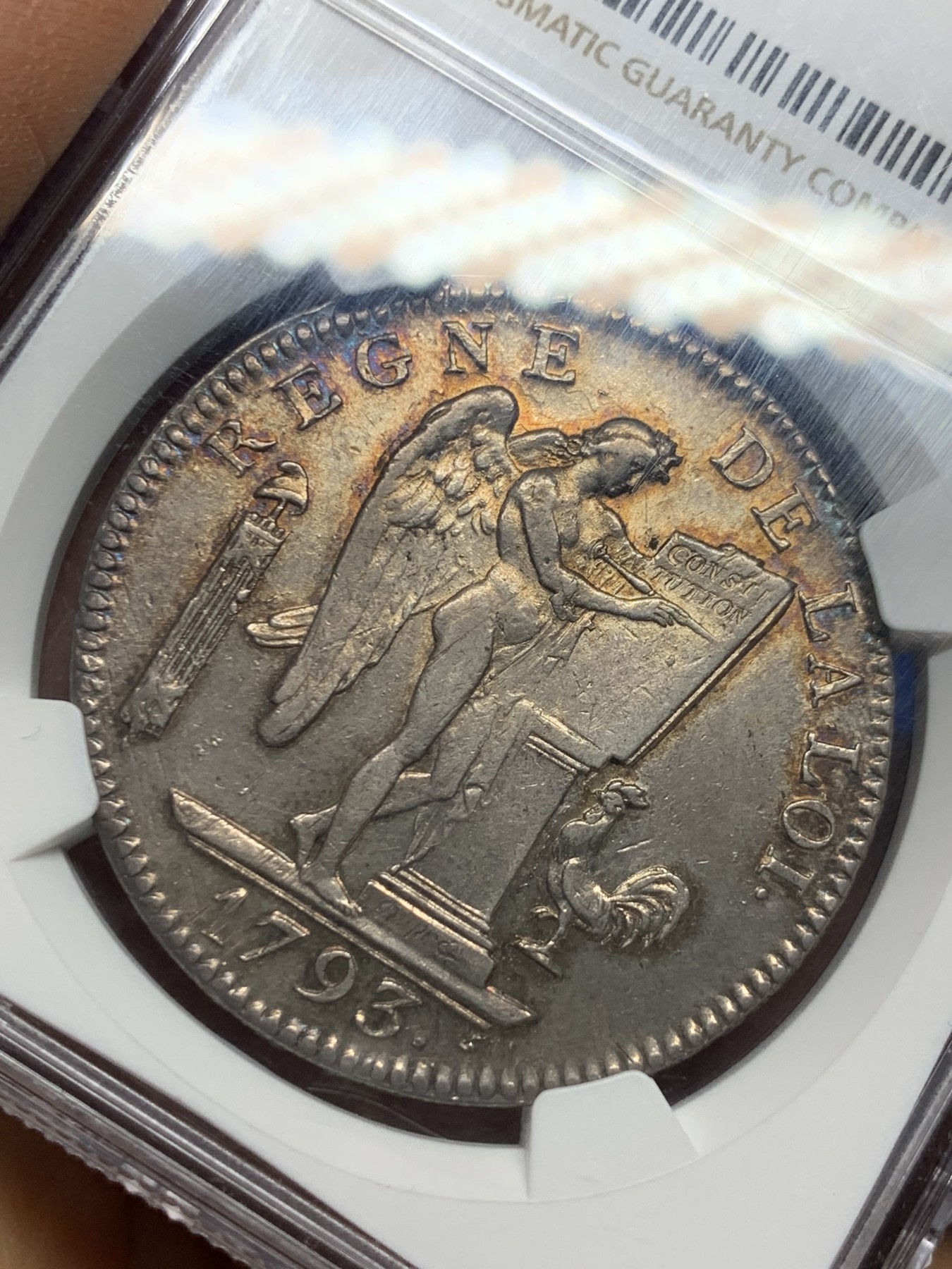 《竞宝斋》圣诞专辑  第二场  第228场 定制纪念章相赠 (全场顺丰包邮) NGC-AU55 法国1793年天使版6里弗尔大银币，深打，唯一年份，老包浆，法国大革命第二年，天使五官清晰可见，55分中的战斗机。法系收藏绕不过的名誉品！