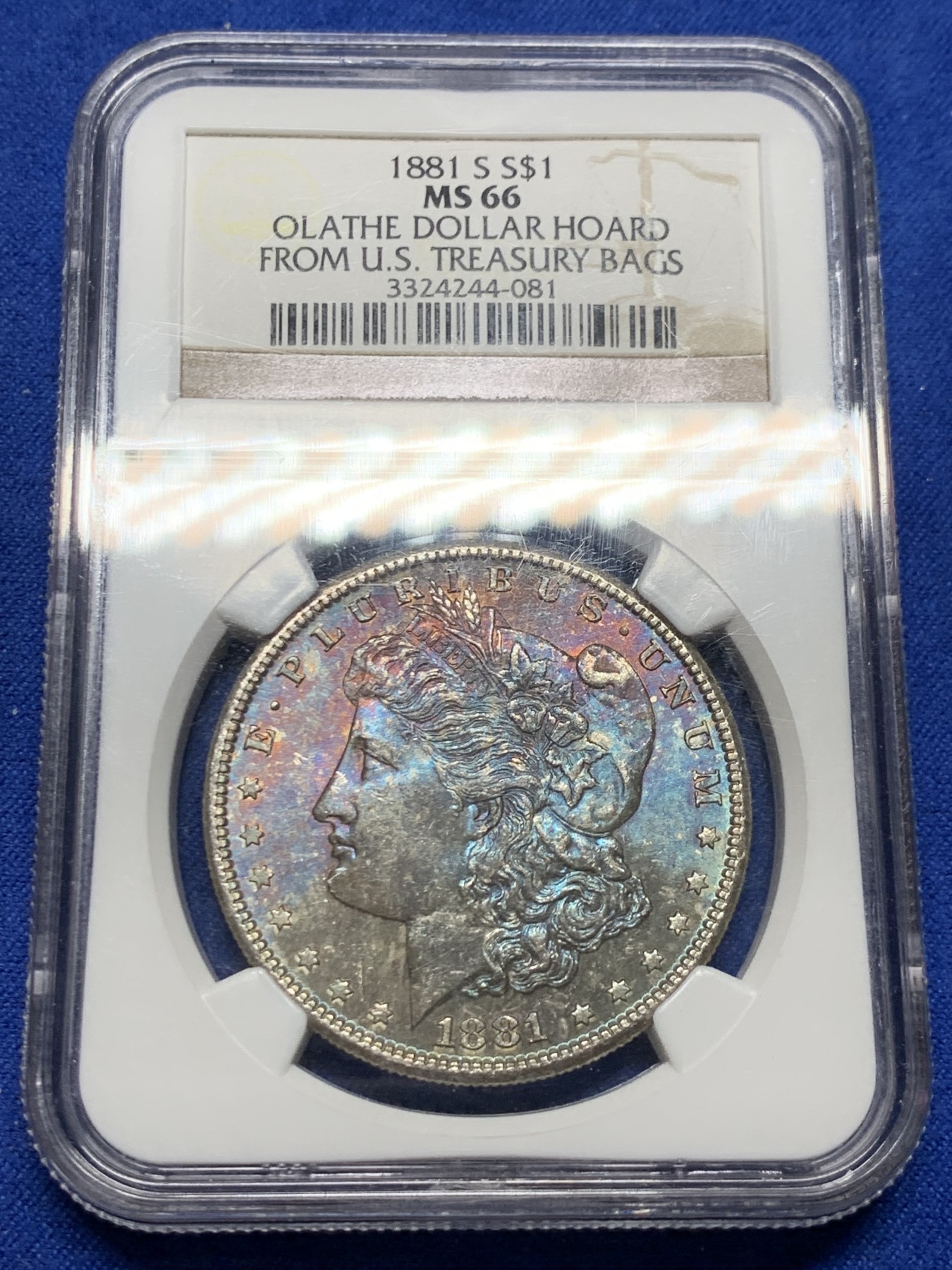 《竞宝斋》圣诞专辑  第二场  第228场 定制纪念章相赠 (全场顺丰包邮) NGC-MS66 美国 1881年 1美元摩根币 来自美国国库 摩根中高分、五彩、特殊标签都满足 一步到位的收藏