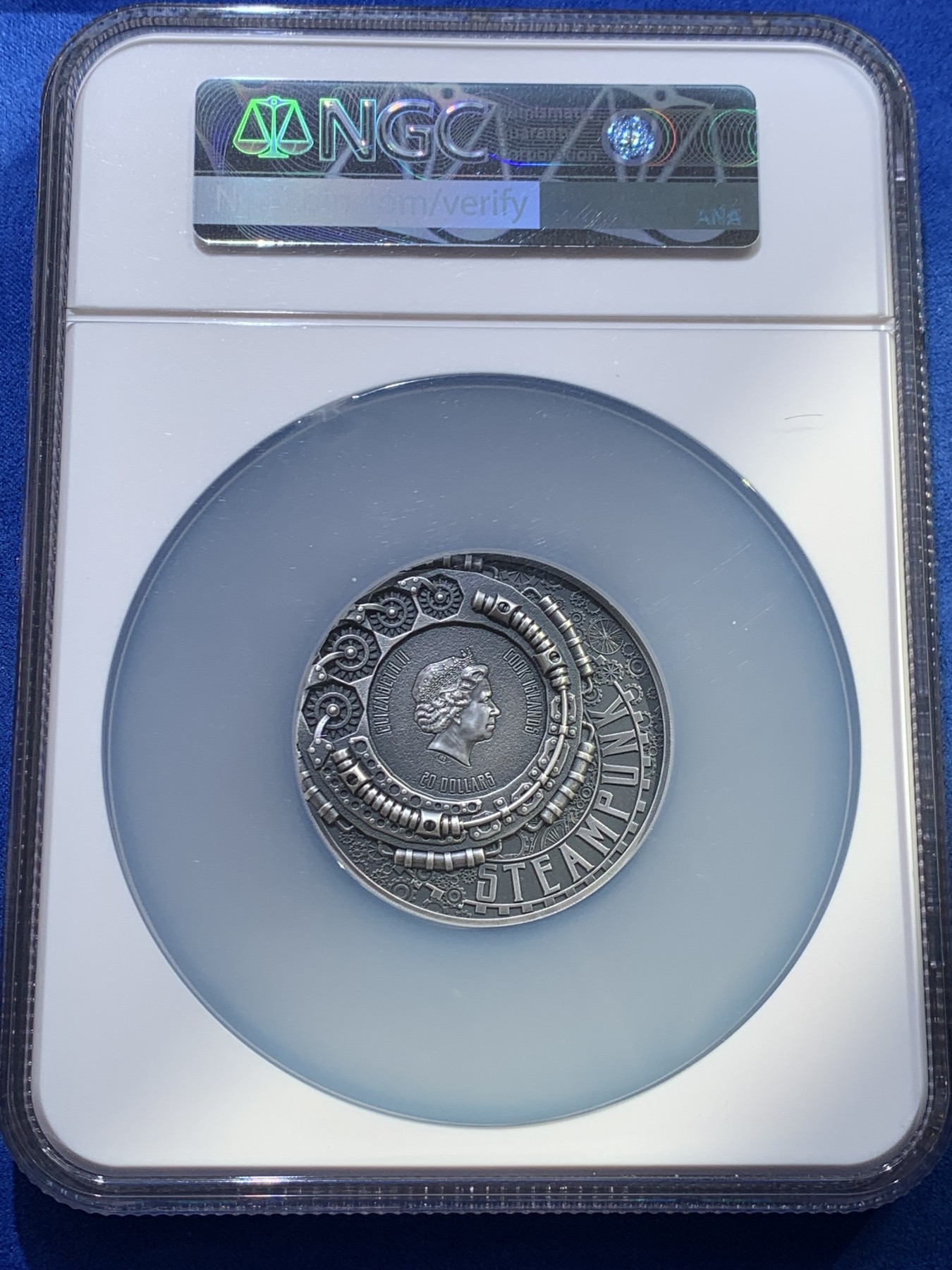 《竞宝斋》圣诞专辑  第二场  第228场 定制纪念章相赠 (全场顺丰包邮) NGC MS70 2021年库克蒸汽朋克系列-喷气背包浮雕镀金仿古纪念银币 盒装  50mm 3盎司 999银 发行量888枚