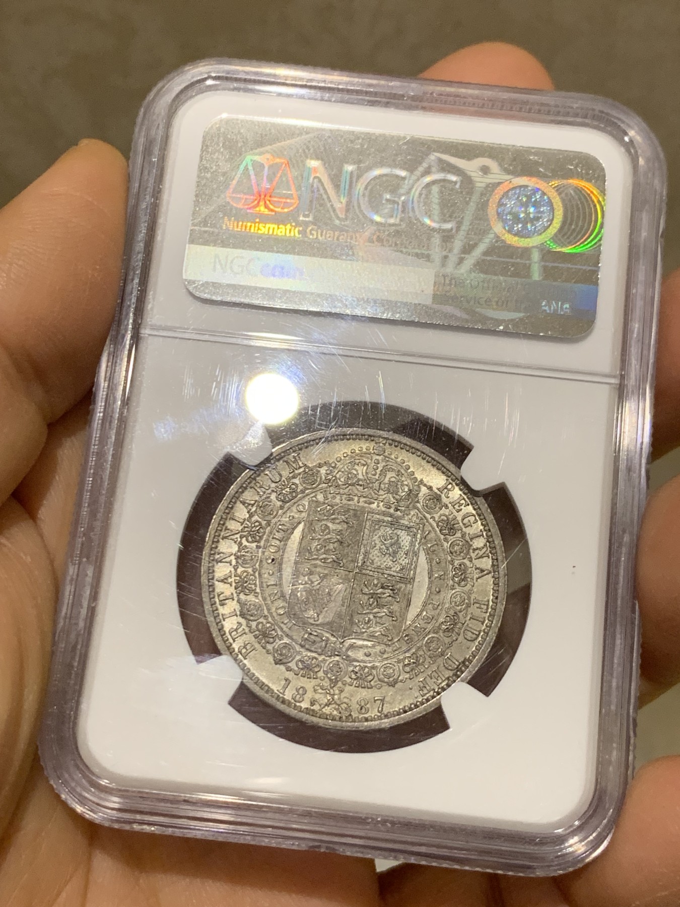 《竞宝斋》圣诞专辑  第二场  第228场 定制纪念章相赠 (全场顺丰包邮) NGC-MS63 英国1887年维多利亚高冠半克朗银币 欧洲灰包浆 底板光洁 光度不错 竞宝斋10月成交同分含佣价1408