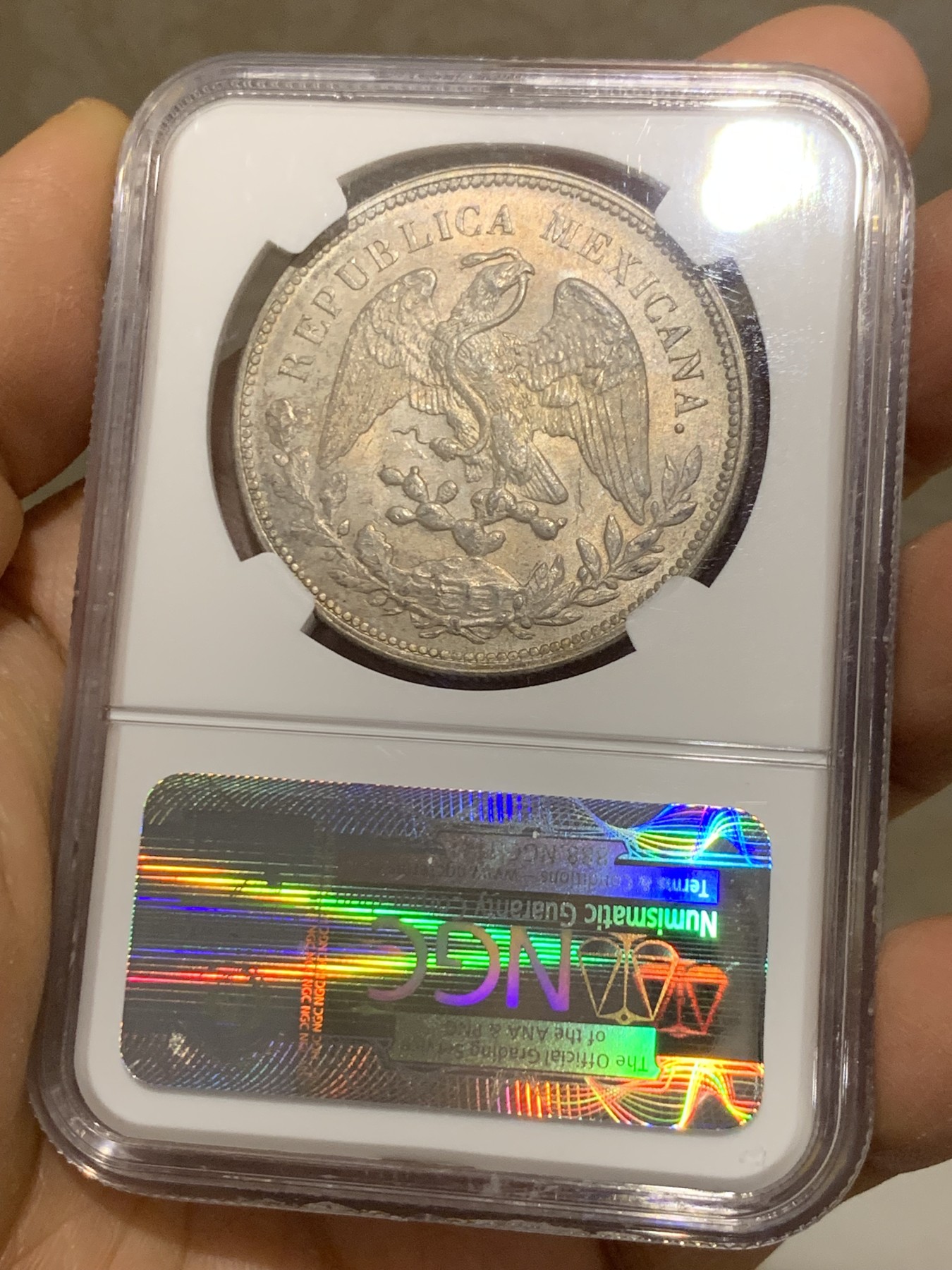 《竞宝斋》圣诞专辑  第二场  第228场 定制纪念章相赠 (全场顺丰包邮) NGC-MS63 1908年墨西哥1比索 直边鹰洋 原状态好味道侧光下双面淡五彩包浆。墨西哥城造币厂出品，验银师标记AM。