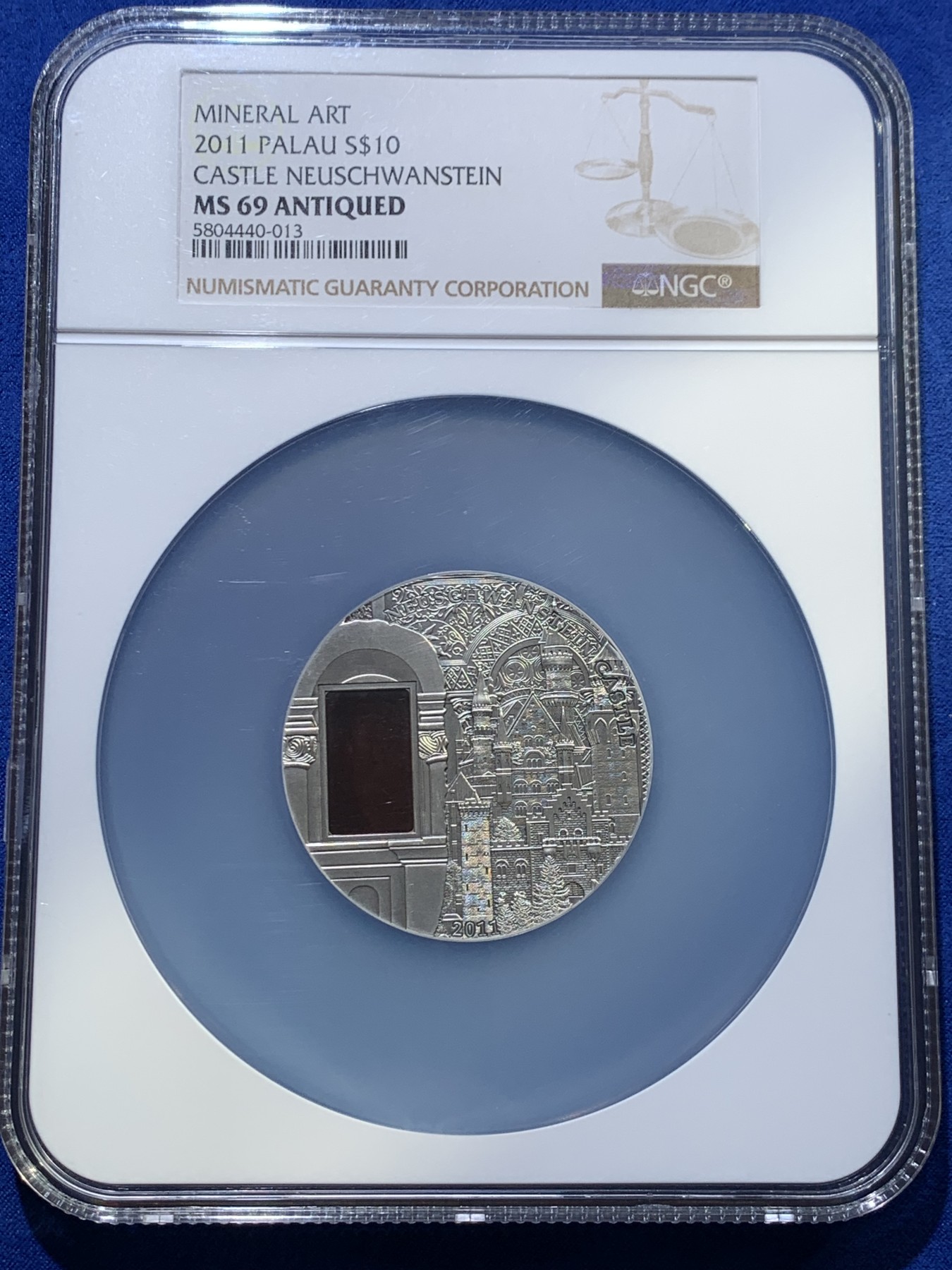 《竞宝斋》圣诞专辑  第二场  第228场 定制纪念章相赠 (全场顺丰包邮) NGC MS69 2011年帕劳镶嵌琥珀古典建筑系列3-新天鹅堡银币（热门藏品） 含证书  50mm 2盎司 999银 发行量999枚