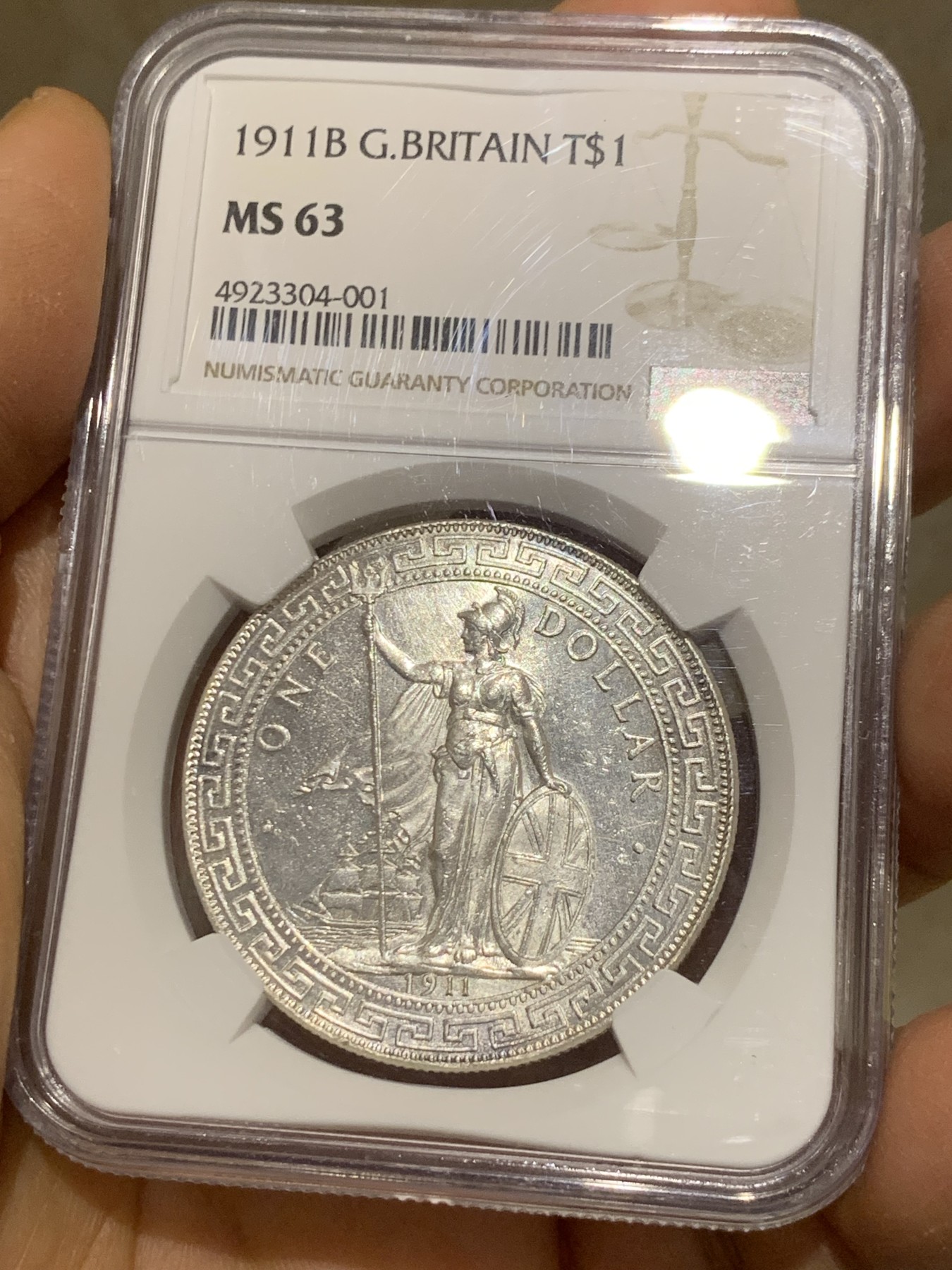 《竞宝斋》圣诞专辑  第二场  第228场 定制纪念章相赠 (全场顺丰包邮) NGC-MS63 英国1911贸易银元 站洋1元 转光吸睛 打制精细 盒子左下角小磕