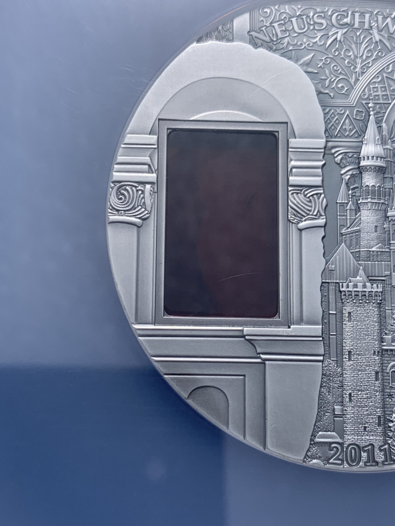 《竞宝斋》圣诞专辑  第二场  第228场 定制纪念章相赠 (全场顺丰包邮) NGC MS69 2011年帕劳镶嵌琥珀古典建筑系列3-新天鹅堡银币（热门藏品） 含证书  50mm 2盎司 999银 发行量999枚