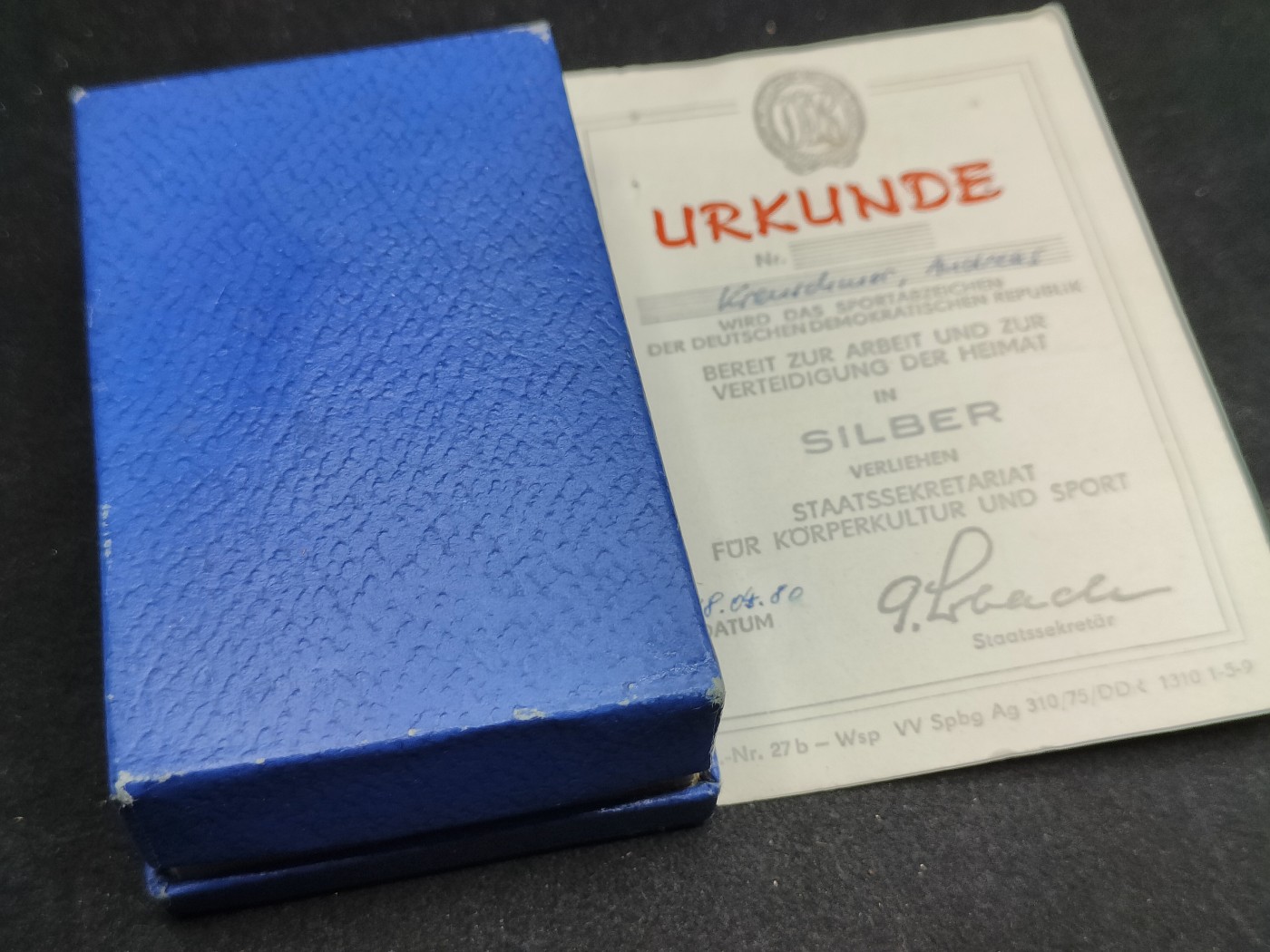 全场0元起拍 第120期 咸鱼国勋章拍卖专场 12月27日（周三）下午6：00开始 东德银级体能章 带盒略带证