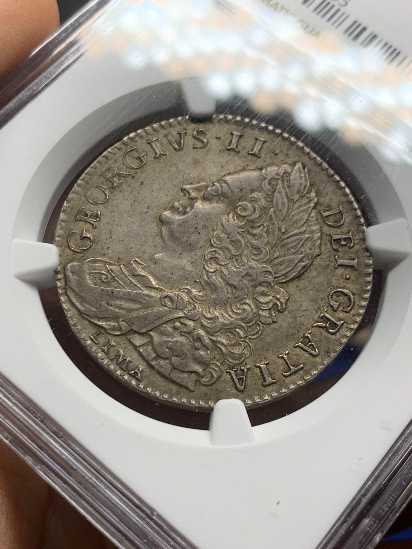 《竞宝斋》圣诞专辑  第二场  第228场 定制纪念章相赠 (全场顺丰包邮) NGC AU55 英国1746年乔治二世利马半克朗银币，细节相当优秀，卷发清晰，英国老精细名誉产品，收藏级英国币