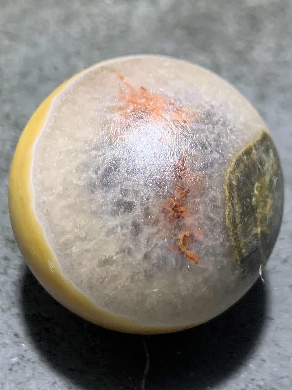 精美高玉化亚光冰飘原皮风化纹糖心料战国红玛瑙手工雕刻福字大圆珠一颗！