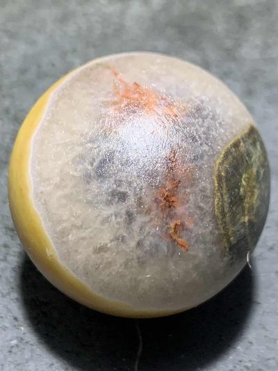 精美高玉化亚光冰飘原皮风化纹糖心料战国红玛瑙手工雕刻福字大圆珠一颗！ 精美高玉化亚光冰飘原皮风化纹糖心料战国红玛瑙手工雕刻福字大圆珠一颗！