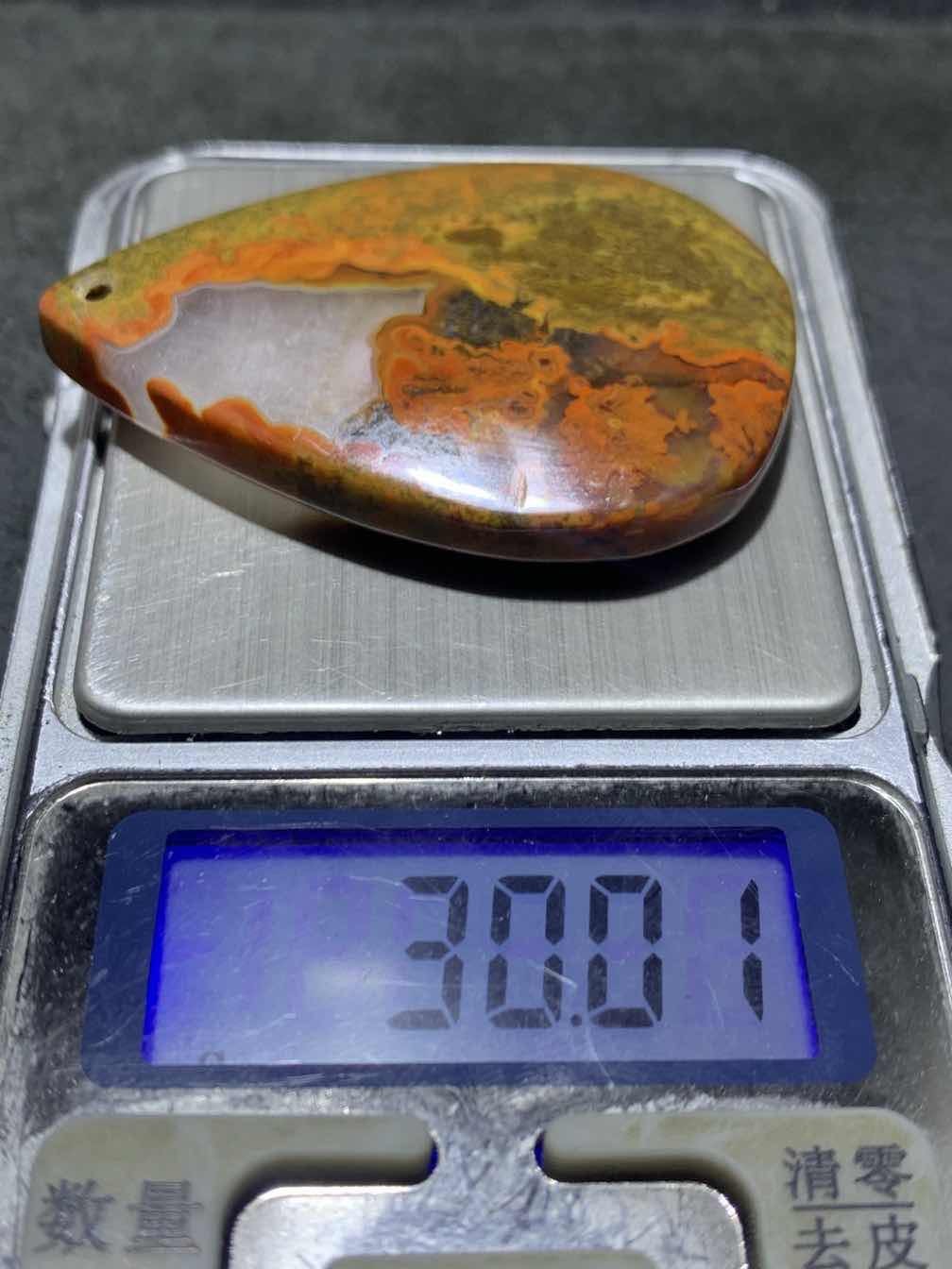 精美冰飘原皮草花纹战国红玛瑙水滴形吊坠一个