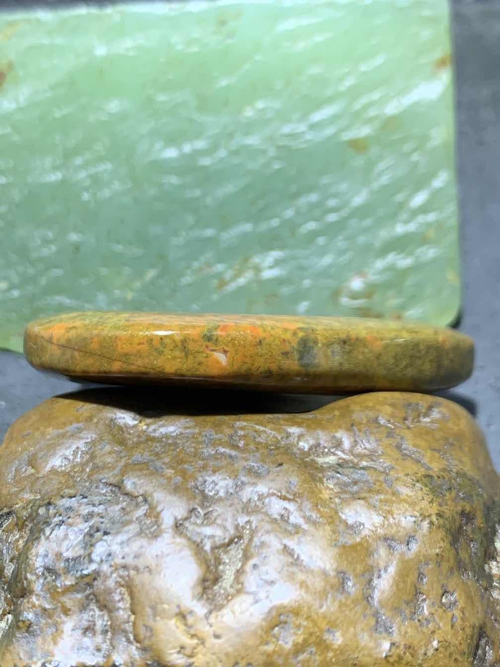 精美冰飘原皮草花纹战国红玛瑙水滴形吊坠一个