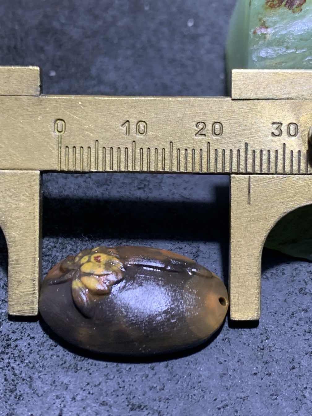 精美亚光战国红玛瑙手工俏色巧雕花开见佛意境吊坠一个，