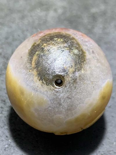 精美高玉化亚光冰飘原皮风化纹糖心料战国红玛瑙手工雕刻福字大圆珠一颗！ 精美高玉化亚光冰飘原皮风化纹糖心料战国红玛瑙手工雕刻福字大圆珠一颗！